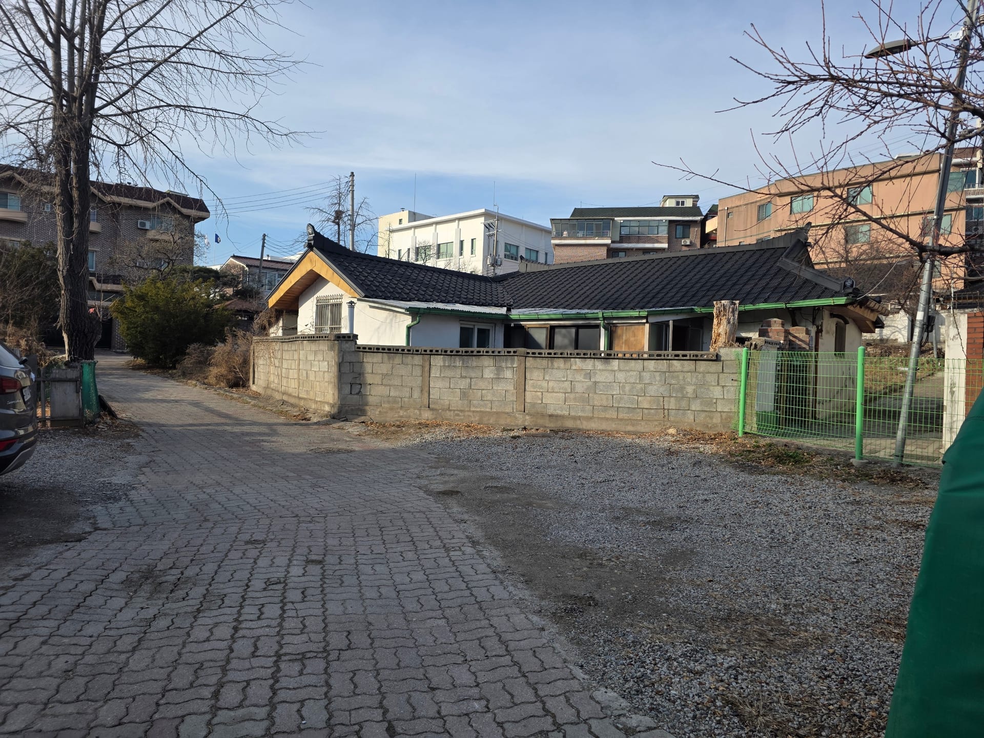 Single-story detached house, wood and cement block construction — image 2