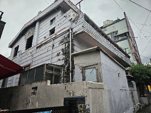 House requiring full interior remodeling due to fire