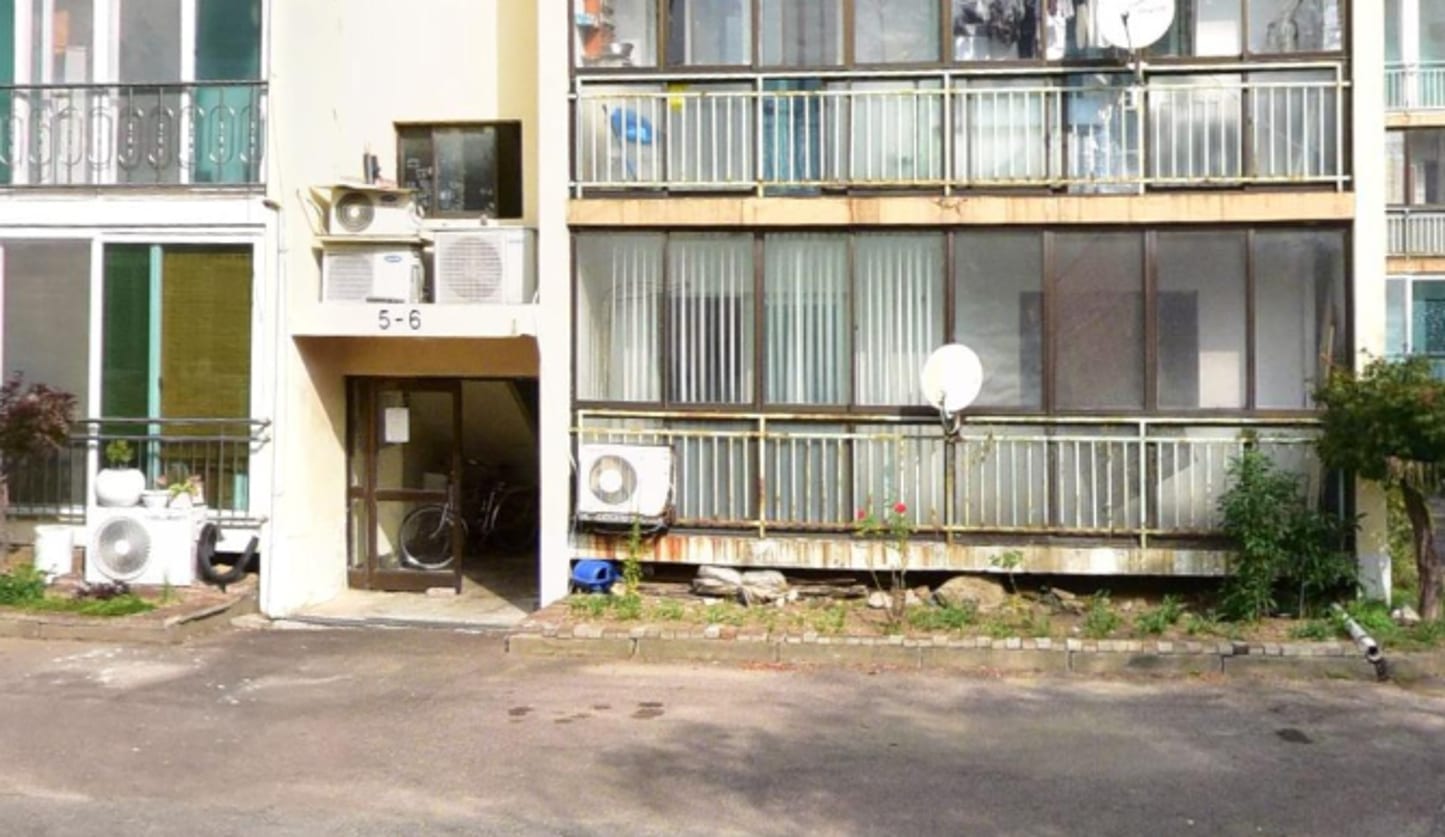 Row house in Sangpae-dong requiring repairs