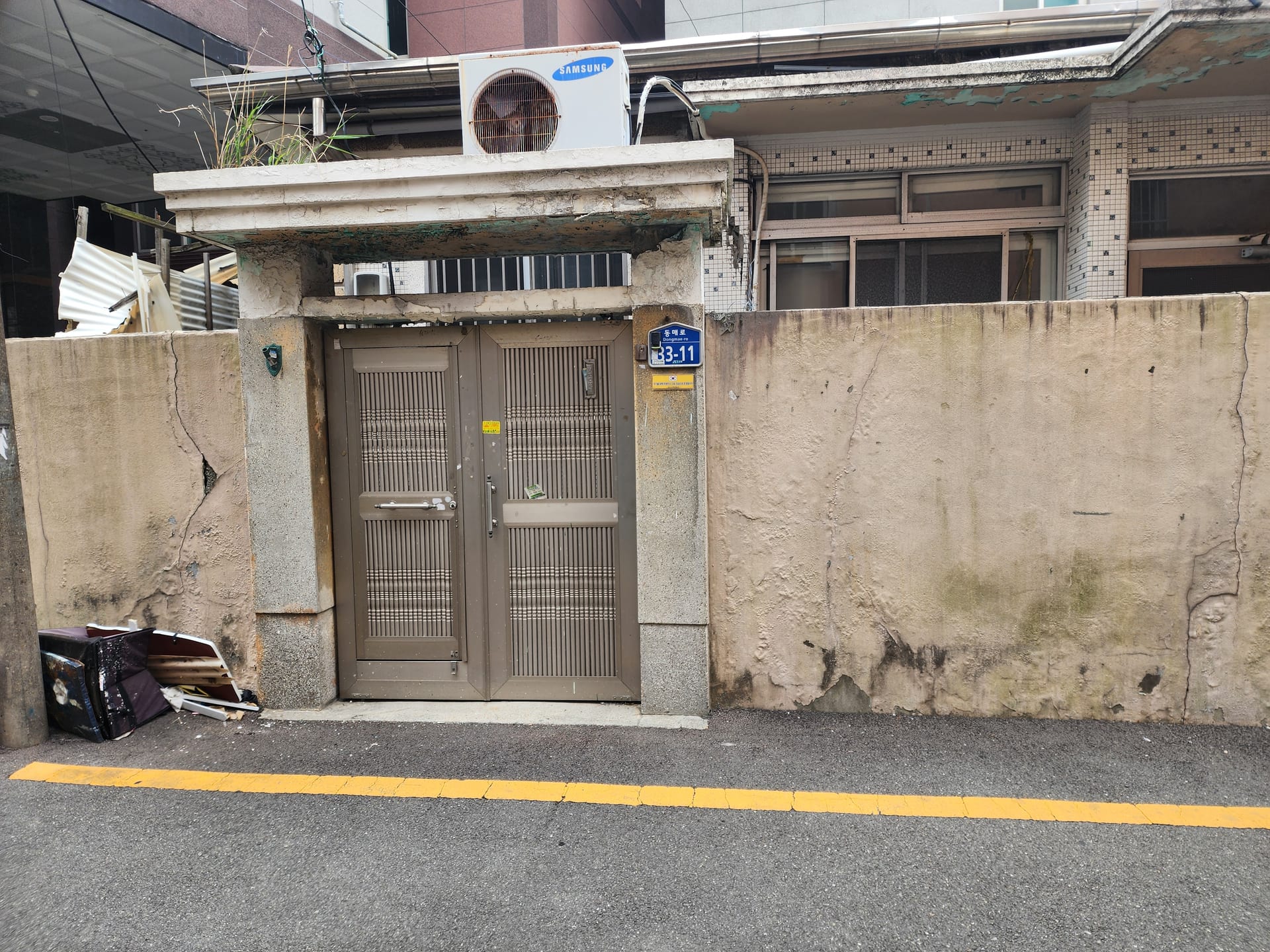 Detached house located west of Hadan Daejin Apartment