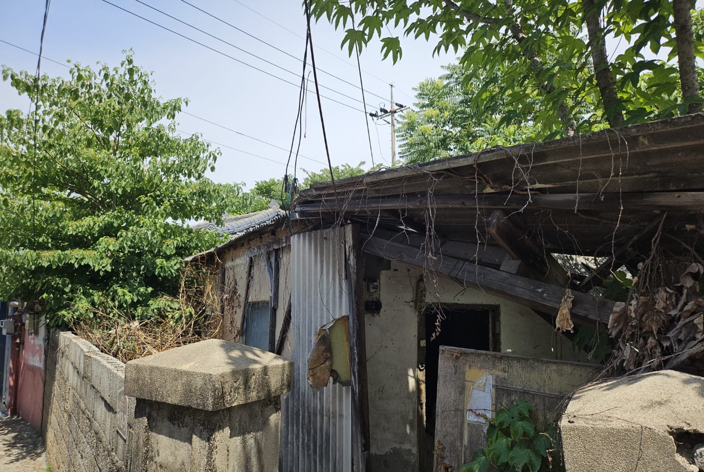 Detached house located near Sadong Elementary School, west side — image 2