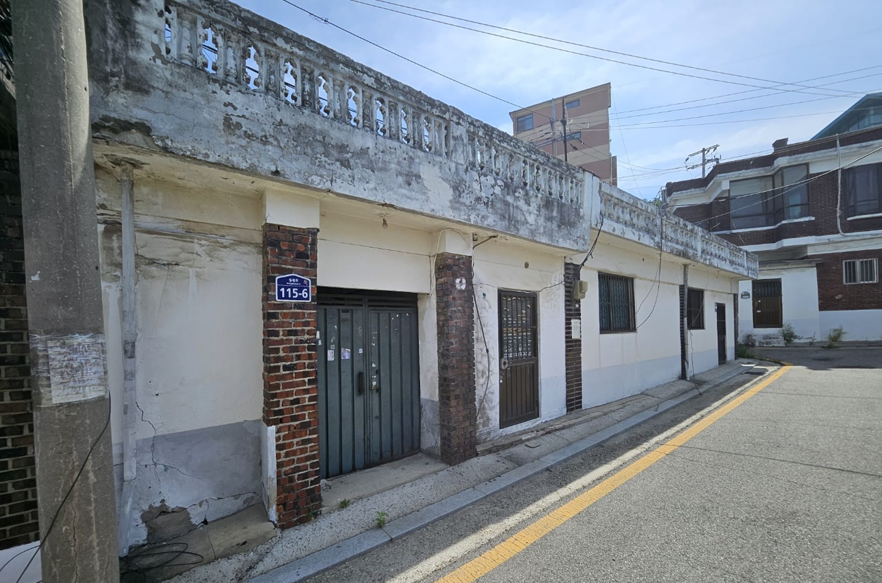 Detached house located near Dongducheon Elementary School, north side — image 2