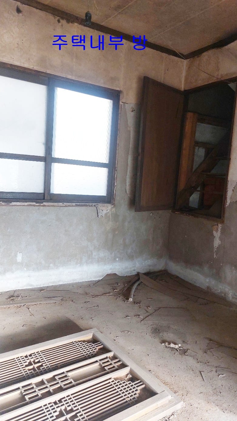 Old house in a quiet location — image 2