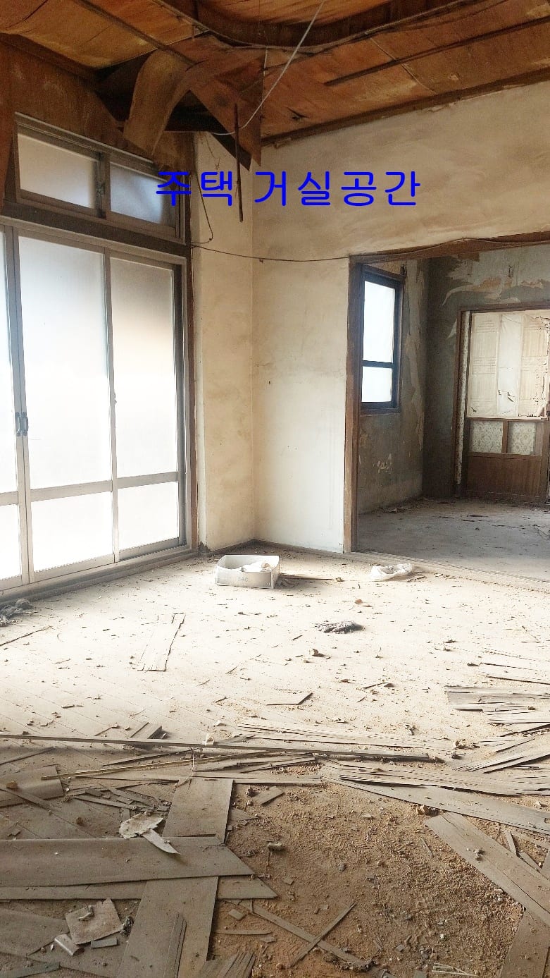 Old house in a quiet location — image 3