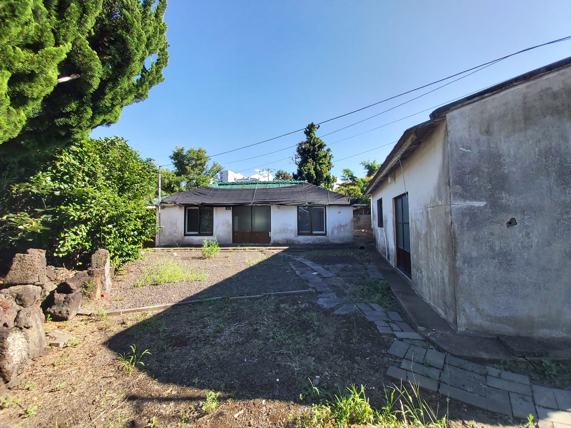 Old country house near Doryeon Jugong Apartment — image 12