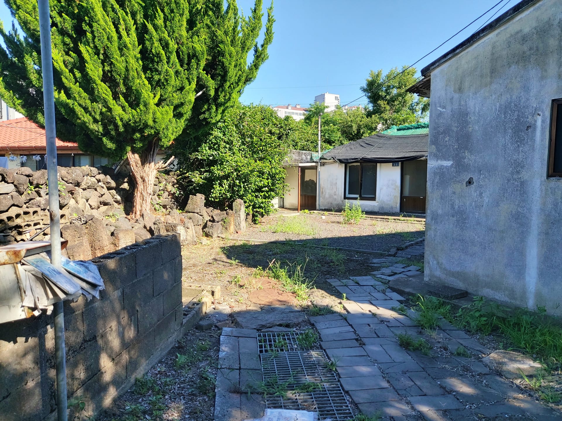 Old country house near Doryeon Jugong Apartment — image 8