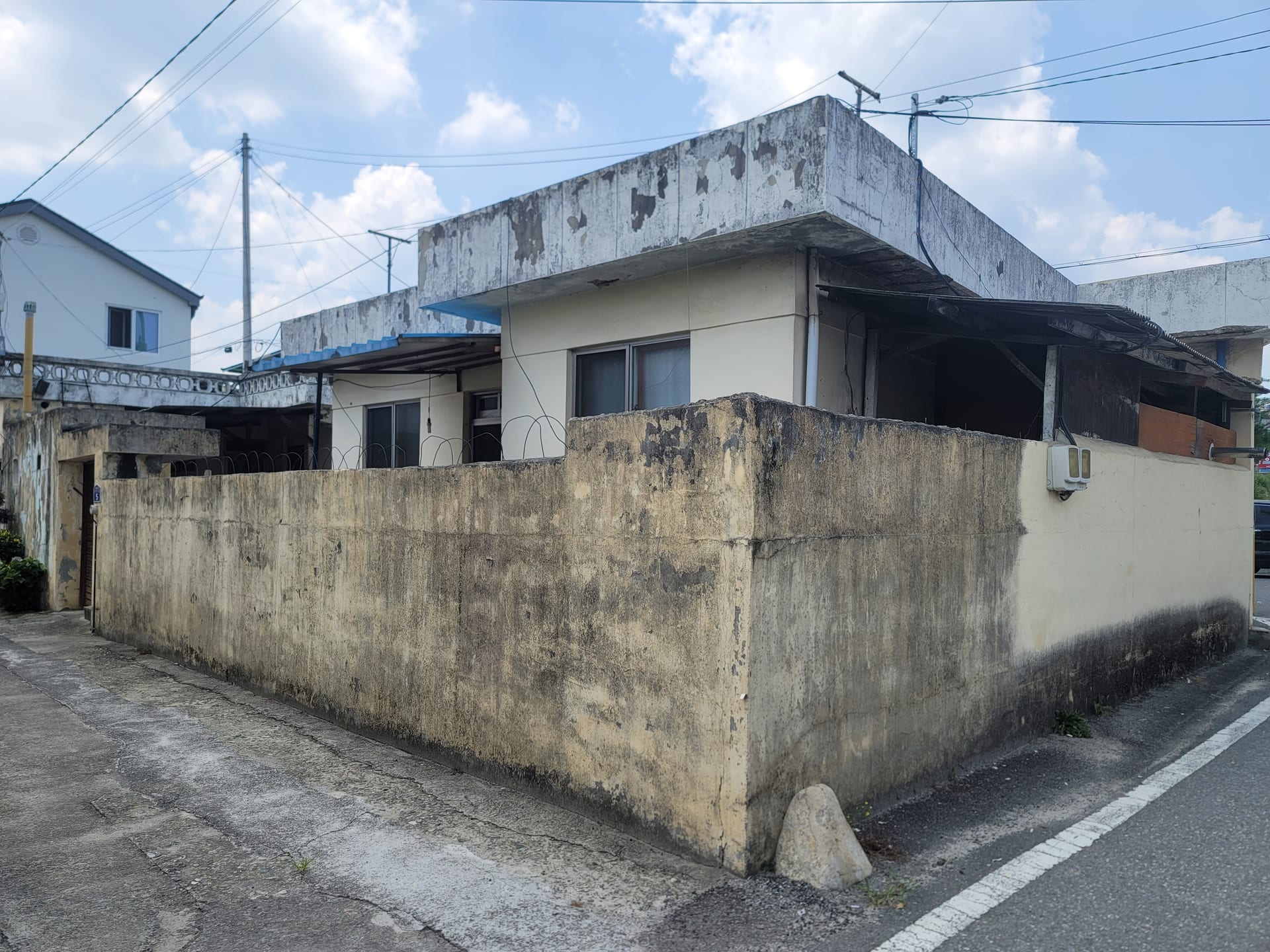 Detached house on the back street of Gangbyeon-ro, Sangdong