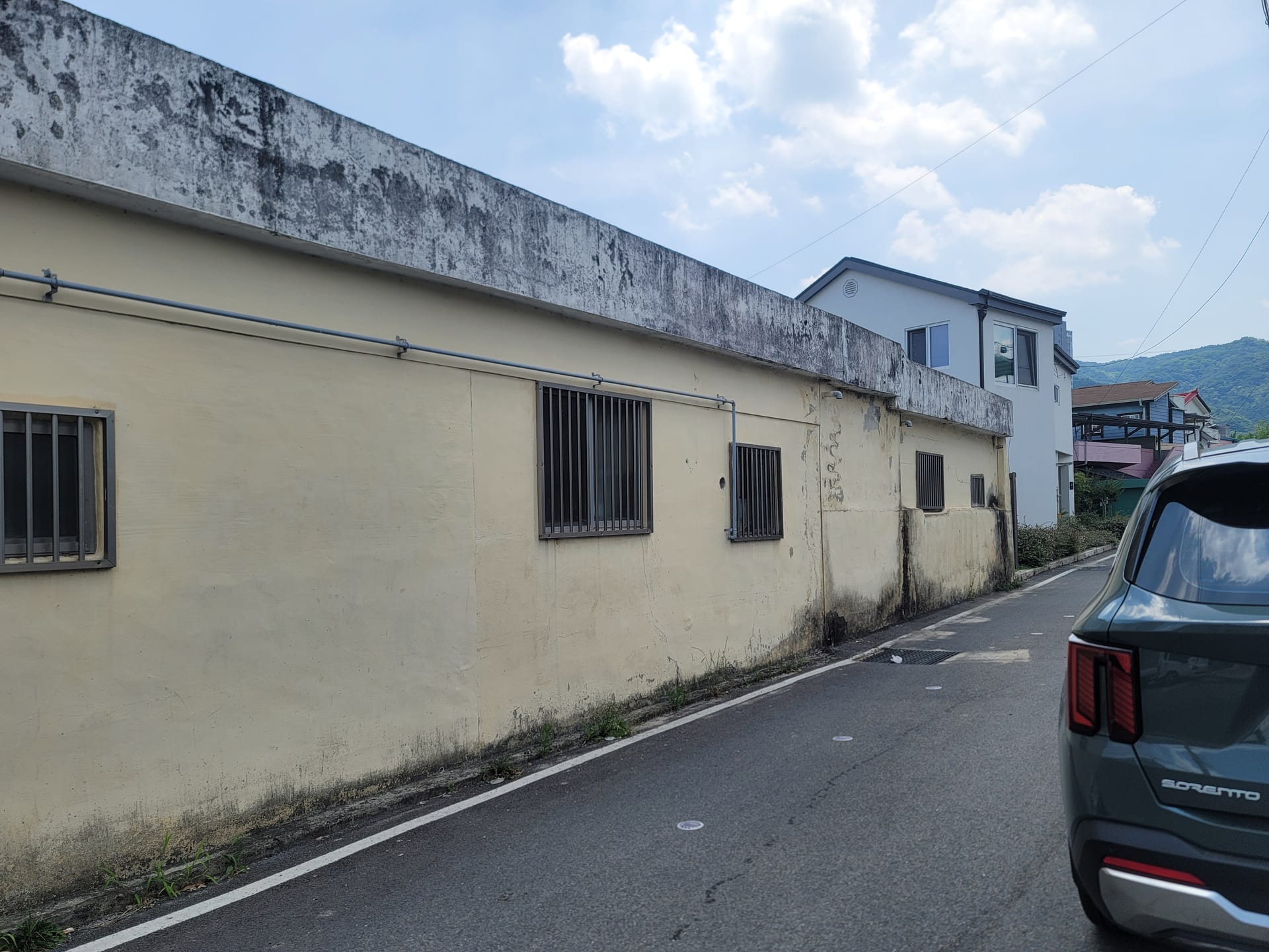 Detached house on the back street of Gangbyeon-ro, Sangdong — image 3
