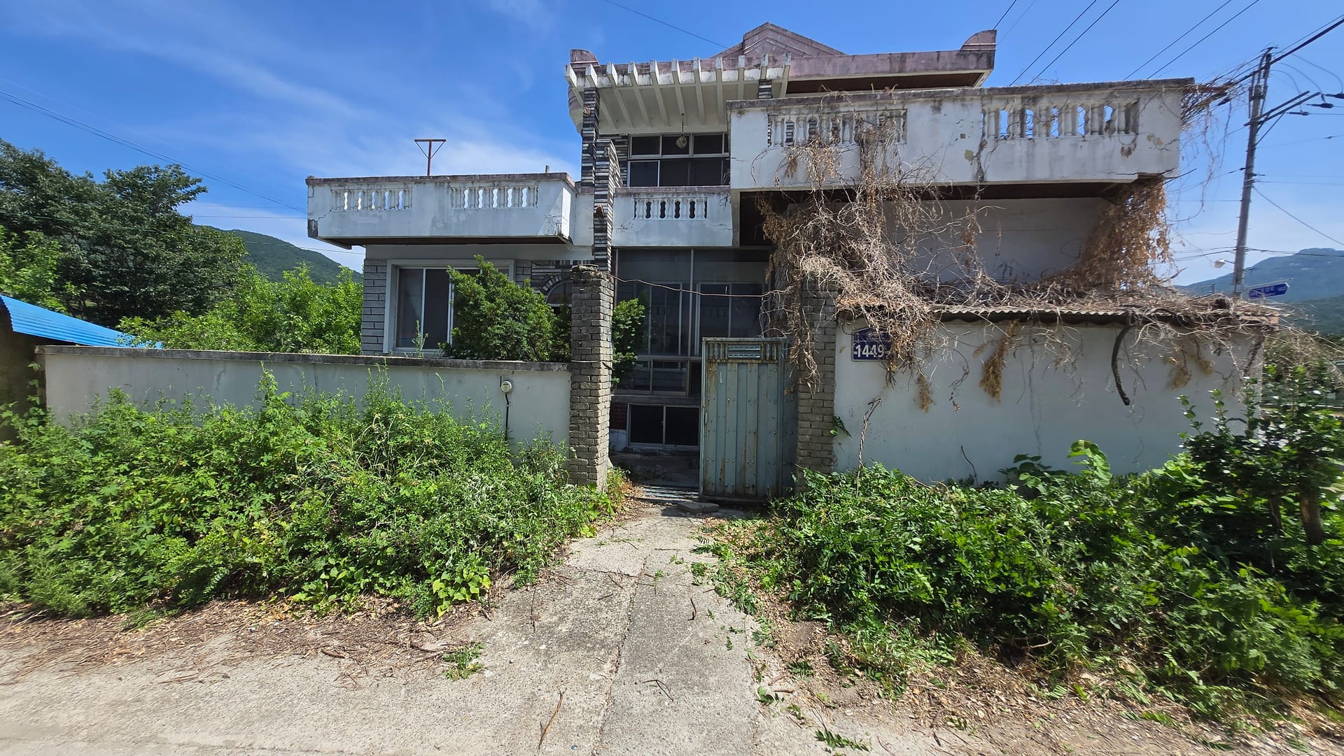 Two-story detached house near the center of Ungyang-myeon