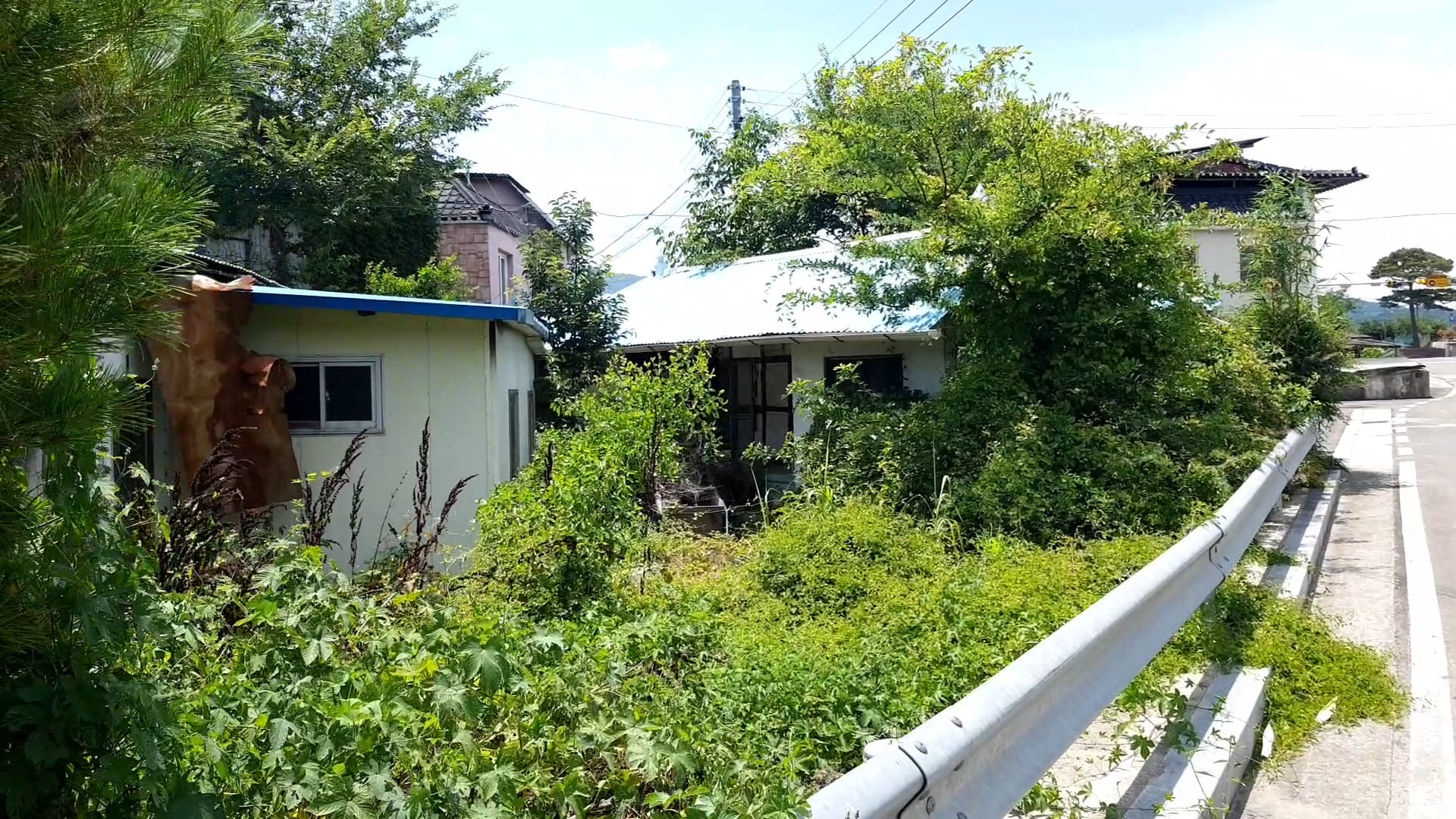 Country house for sale in a general commercial area with high building coverage and floor area ratios