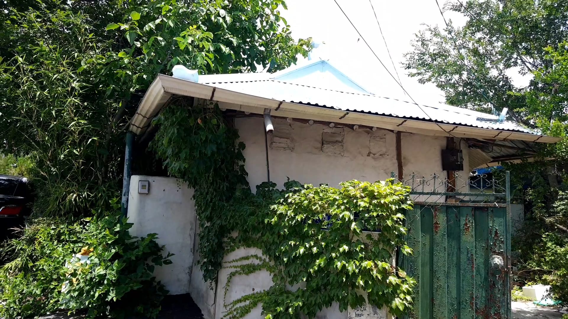 Country house for sale in a general commercial area with high building coverage and floor area ratios — image 3