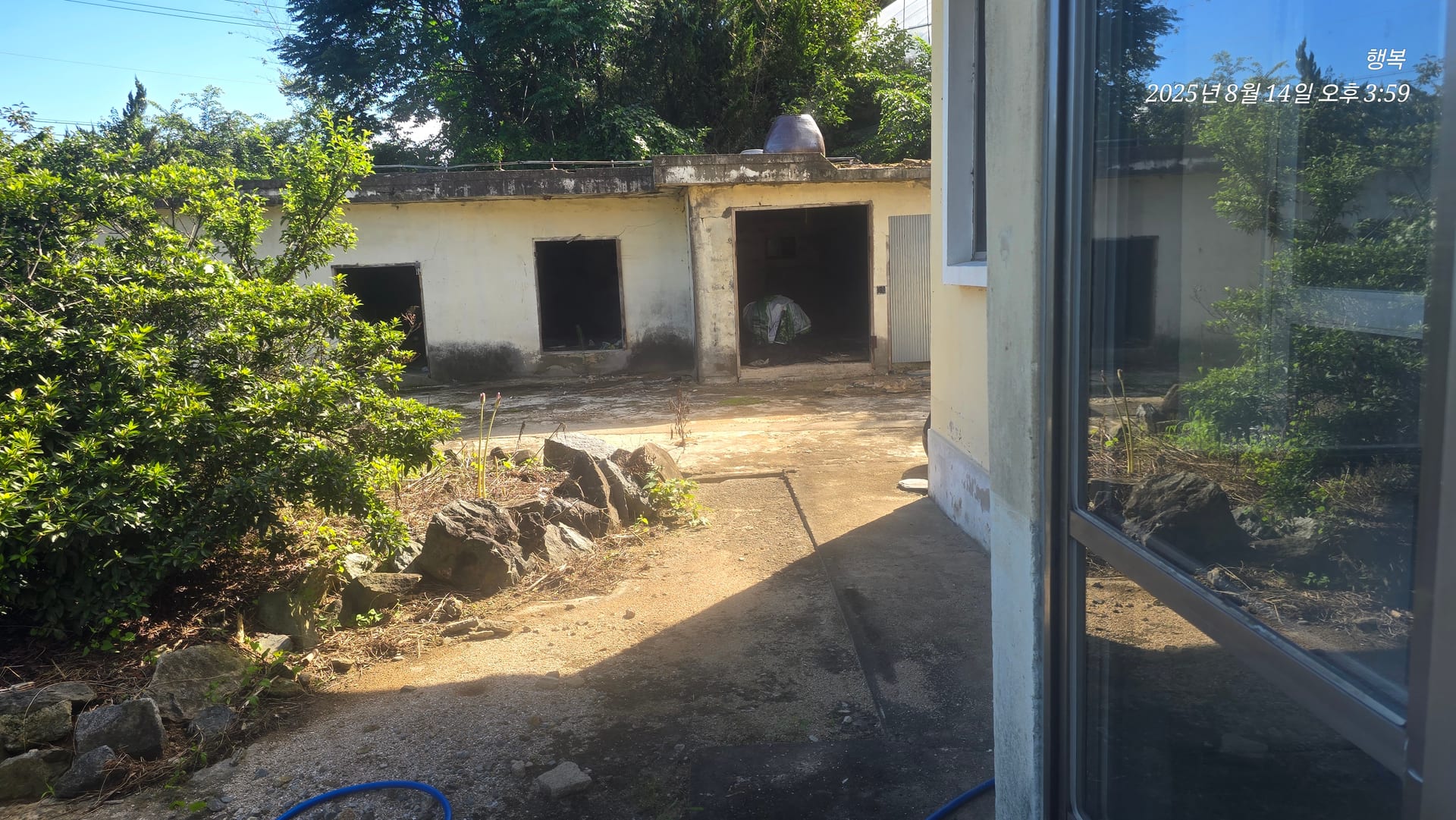 Detached house for sale at the village entrance in Uihang-ri with a wide access road — image 2