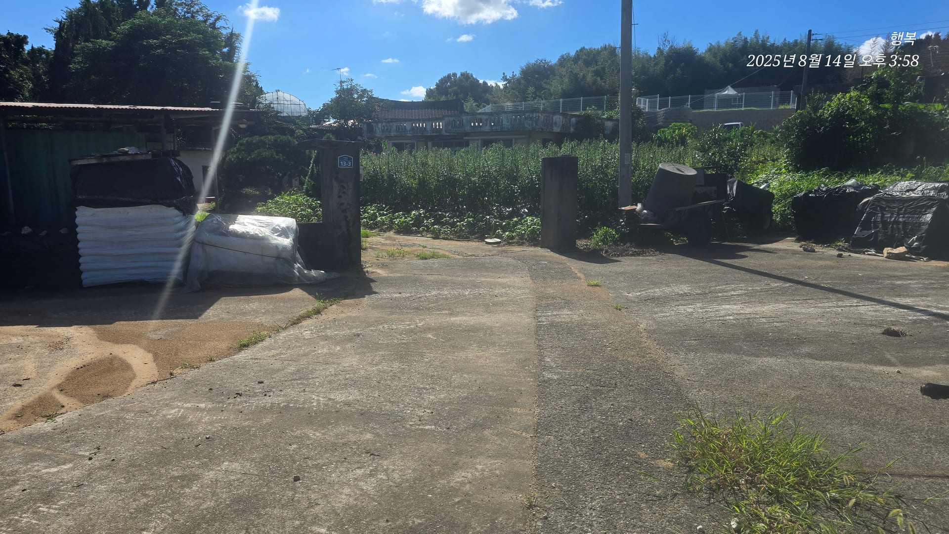 Detached house for sale at the village entrance in Uihang-ri with a wide access road — image 3