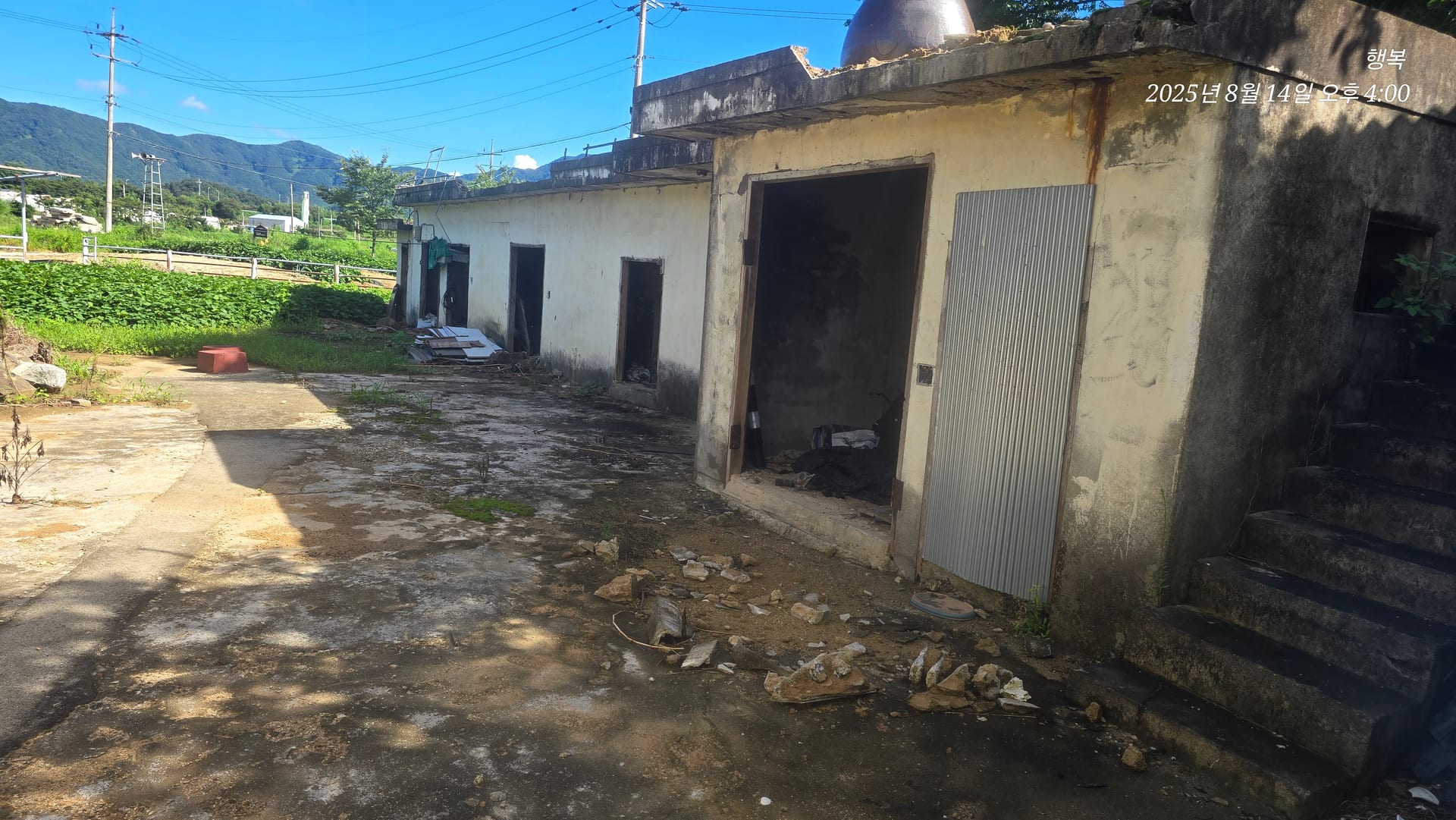Detached house for sale at the village entrance in Uihang-ri with a wide access road — image 4