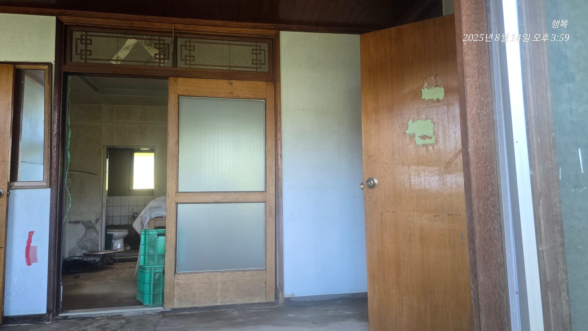 Detached house for sale at the village entrance in Uihang-ri with a wide access road — image 5