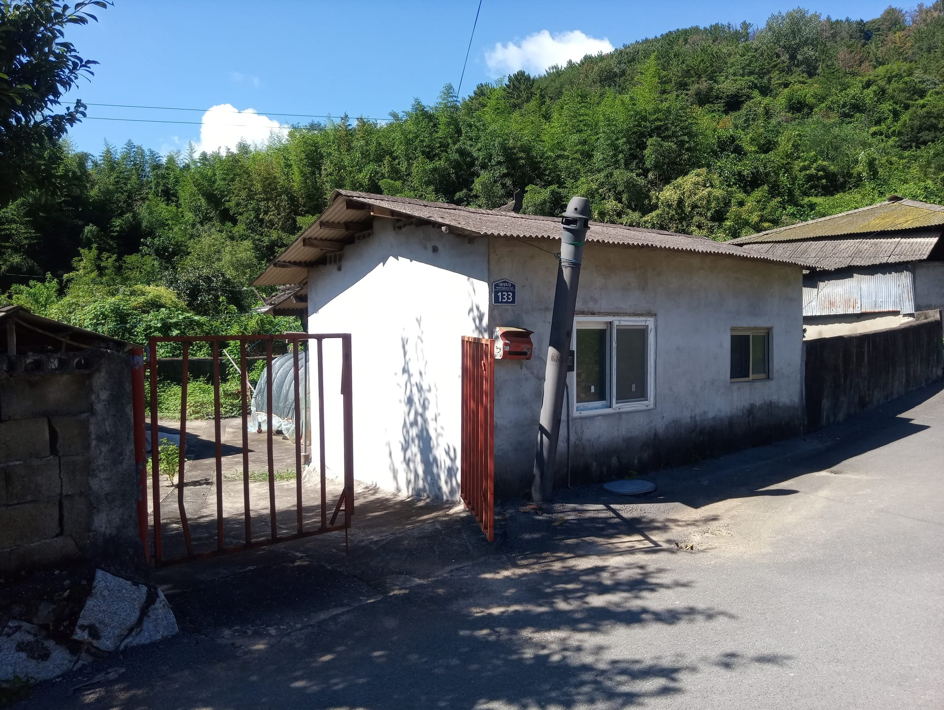Country house on Nakdonggang-ro in Nakseo-myeon, Uiryeong