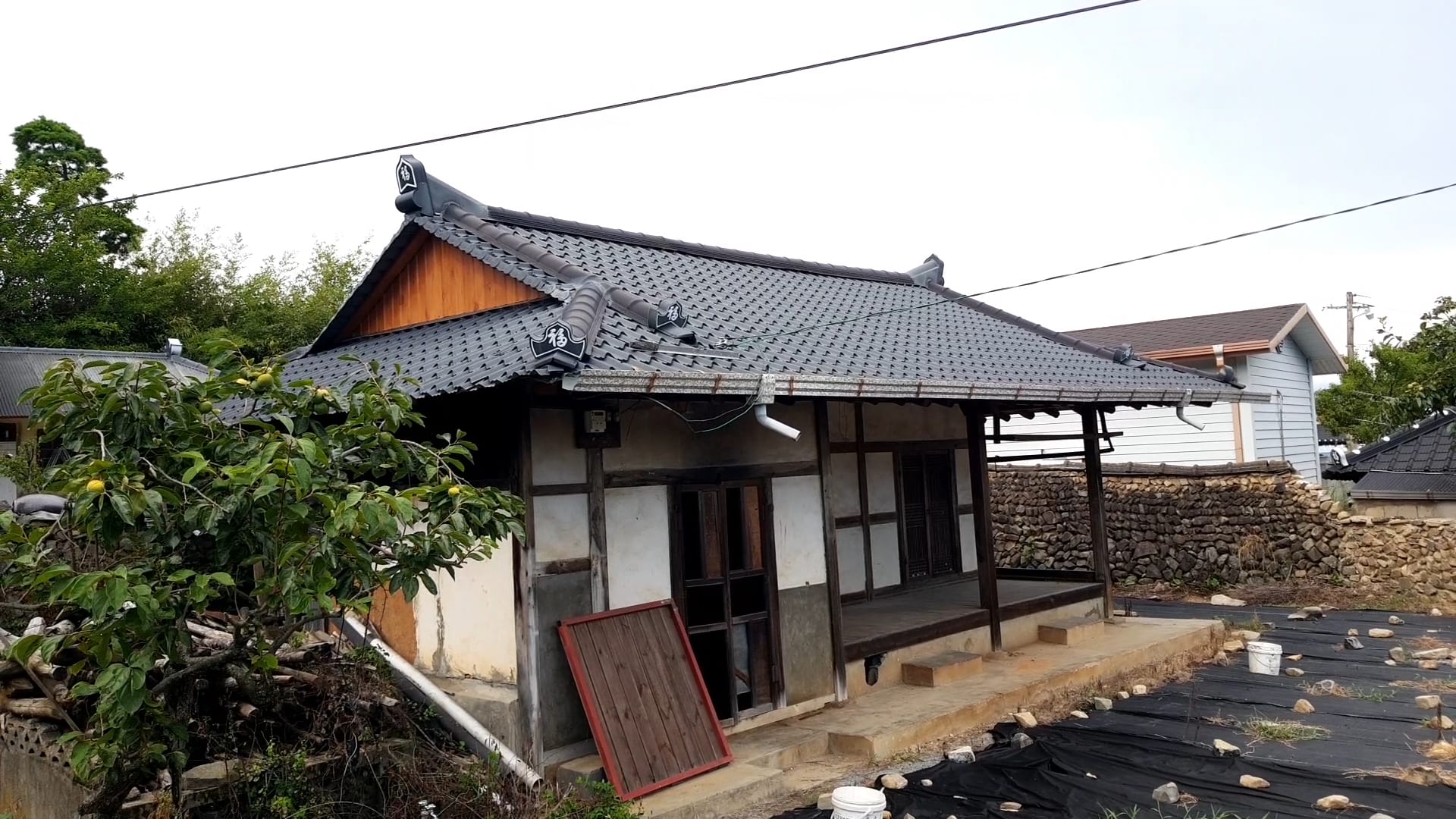 Old Hanok-Style Village House with Well-Preserved Original Structure (Renovatable) — image 11