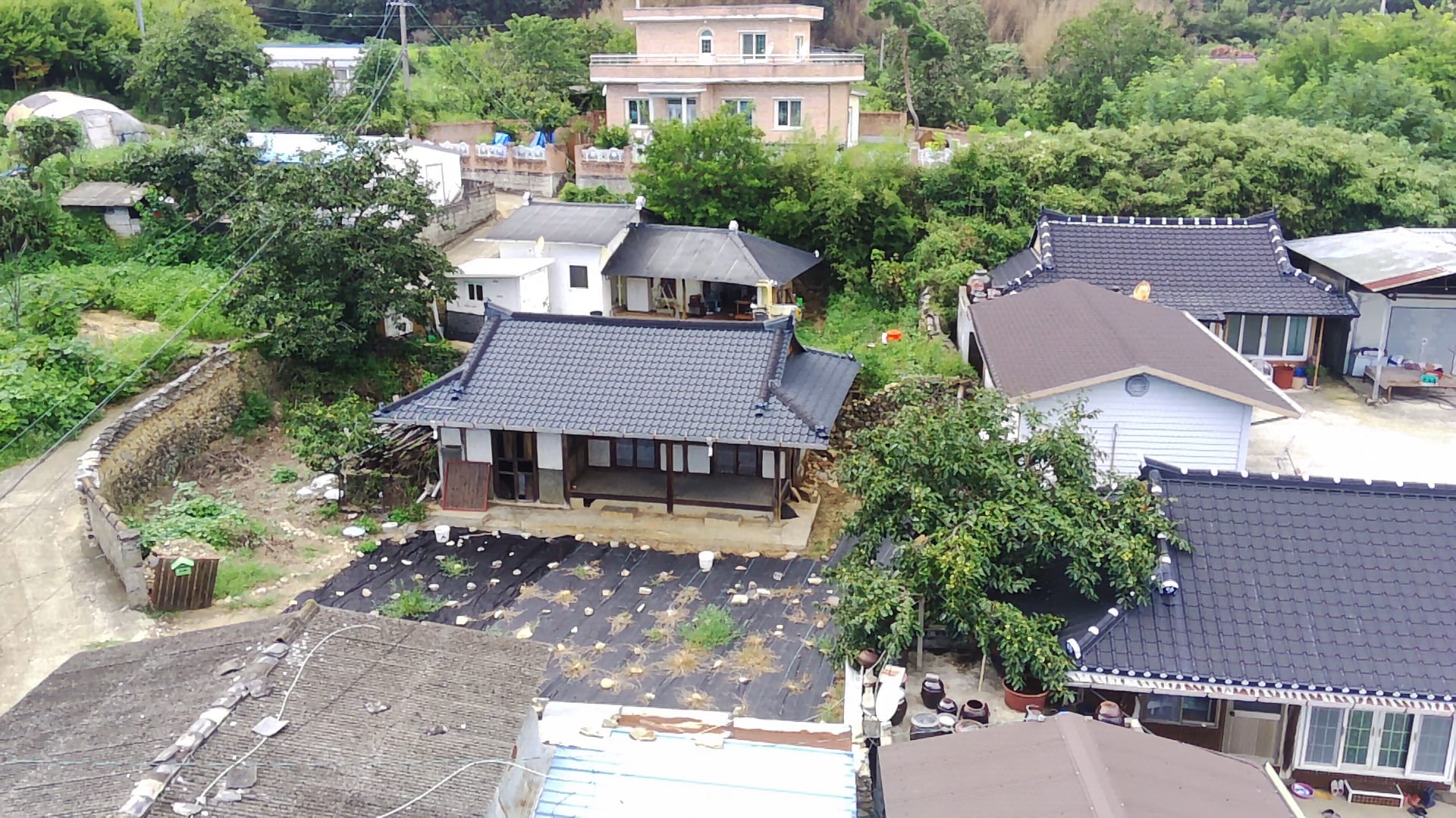 Old Hanok-Style Village House with Well-Preserved Original Structure (Renovatable) — image 3