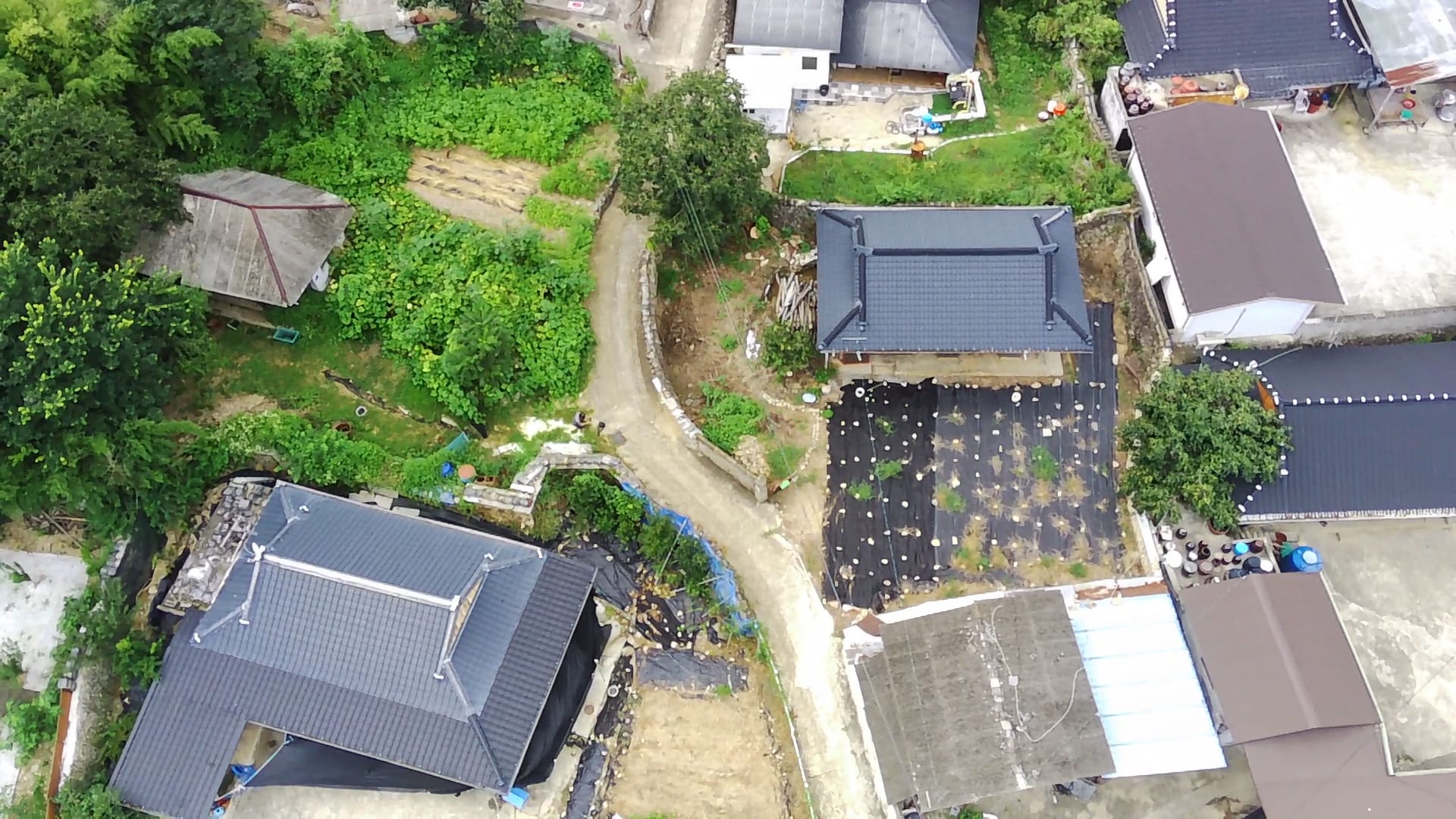 Old Hanok-Style Village House with Well-Preserved Original Structure (Renovatable) — image 5