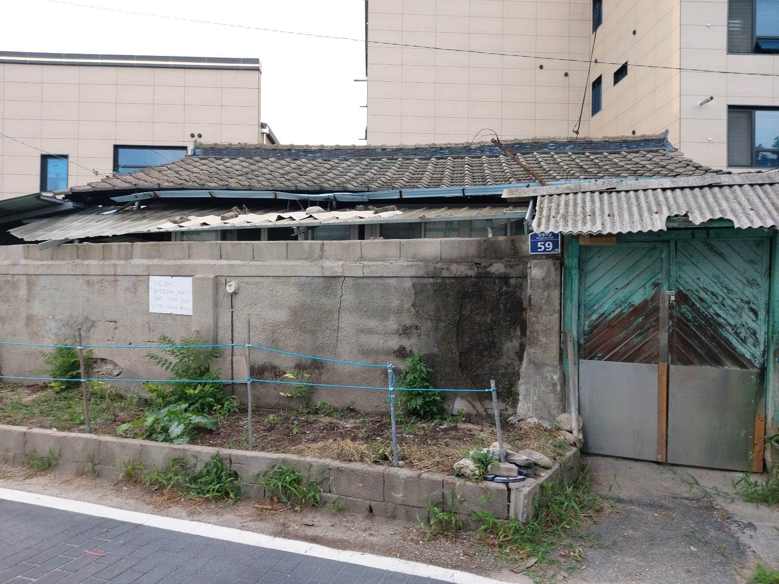 Old Hanok-Style Village House with Well-Preserved Original Structure (Renovatable) — image 6