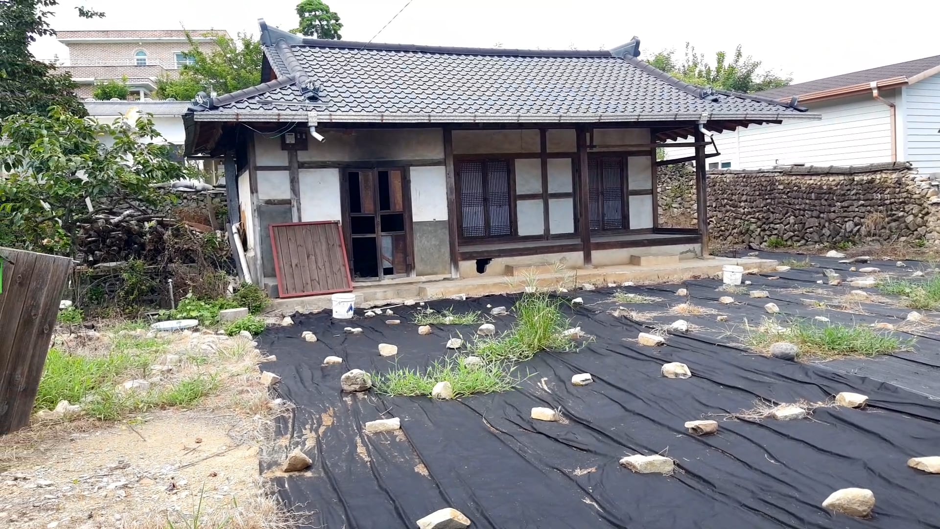 Old Hanok-Style Village House with Well-Preserved Original Structure (Renovatable) — image 9