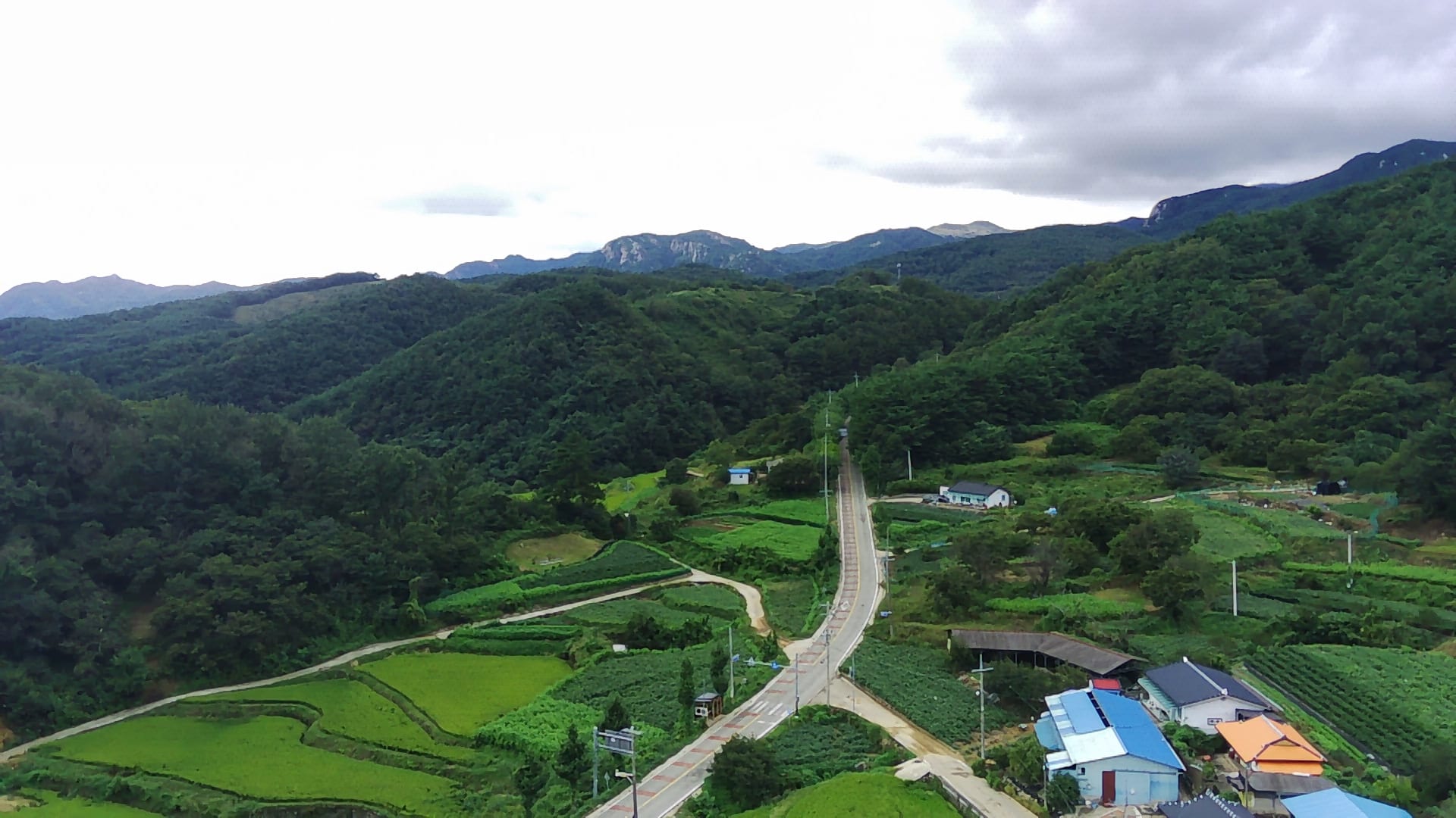 Affordable country house for sale near Hwangmaesan, suitable for renovation — image 4