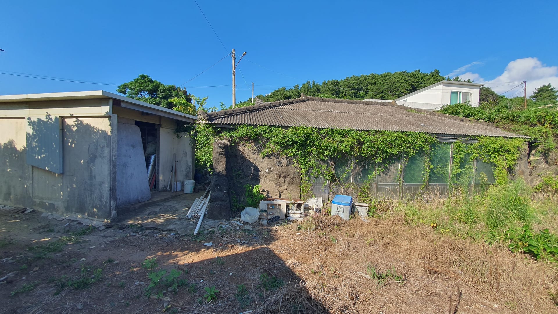 Village house for sale in Sindori, Daejeong-eup