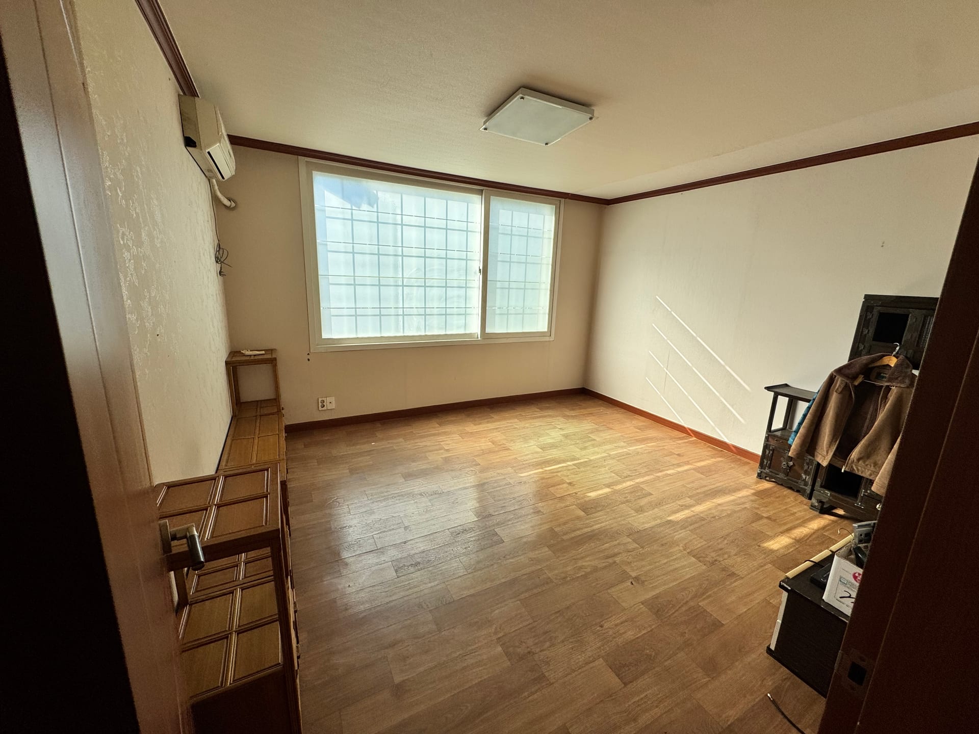 Detached house with plenty of sunlight — image 11