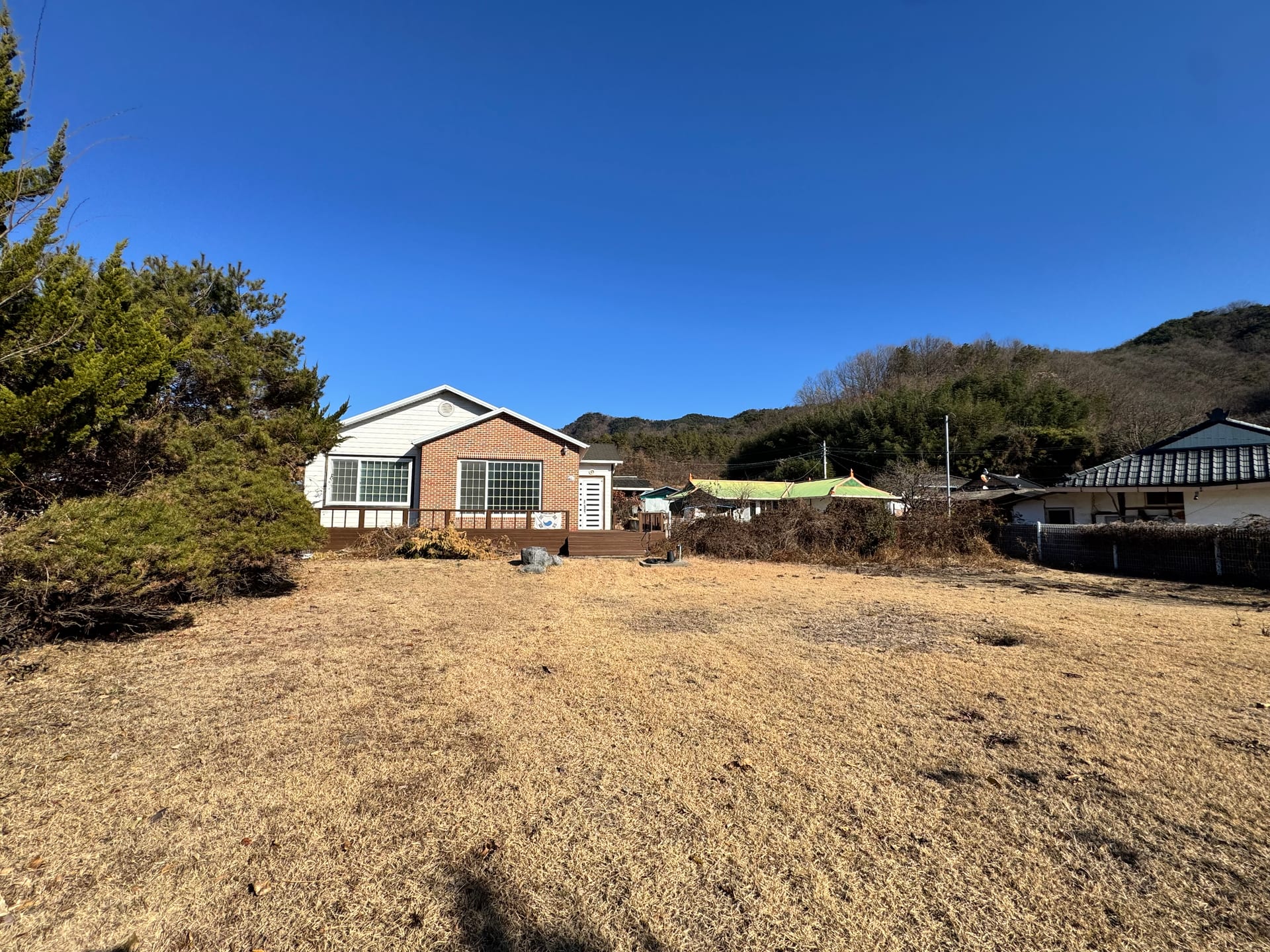 Detached house with plenty of sunlight — image 5