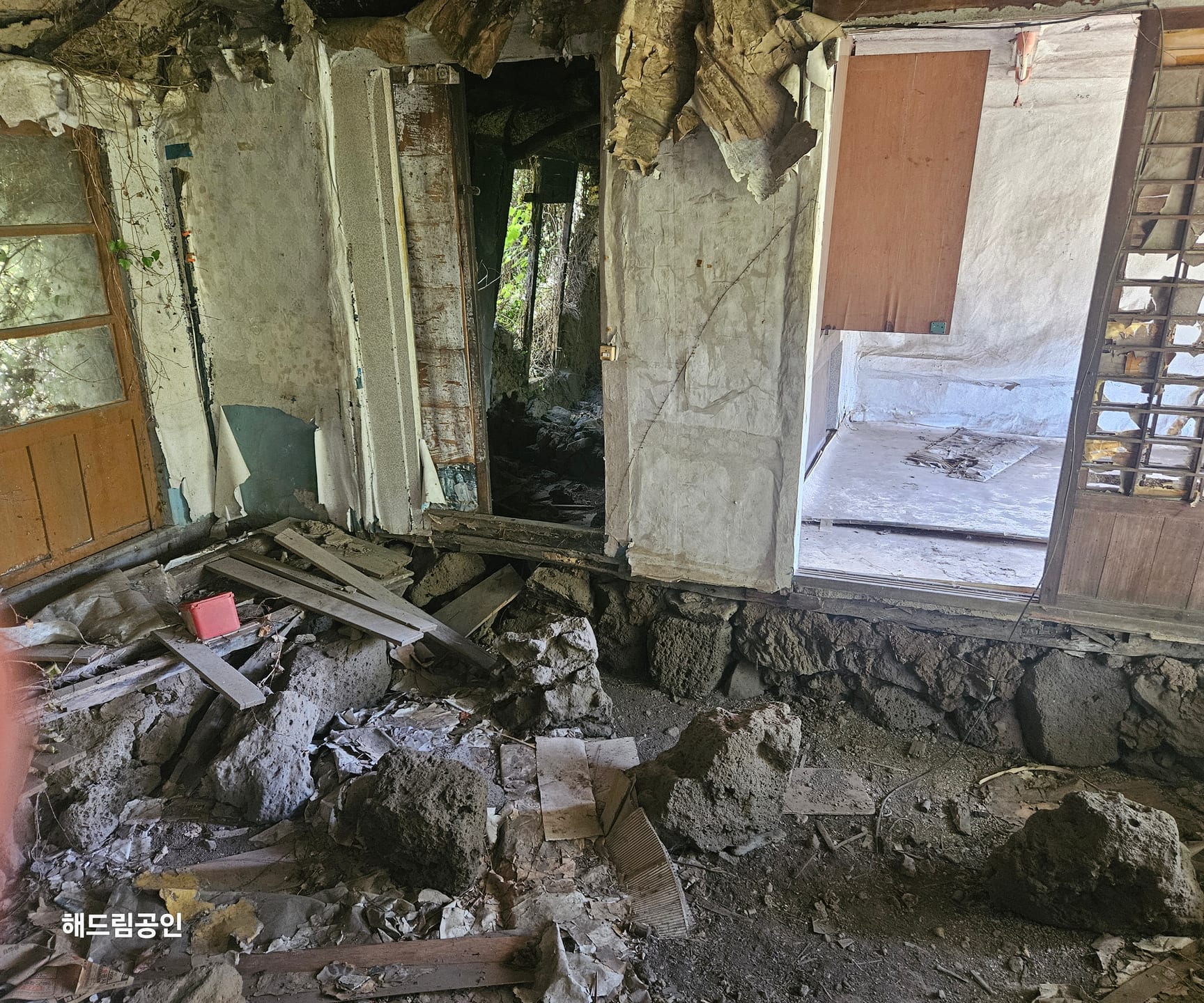 Rare stone house in Gwideok-ri, Hallim-eup / guesthouse / pension / full remodeling needed — image 7
