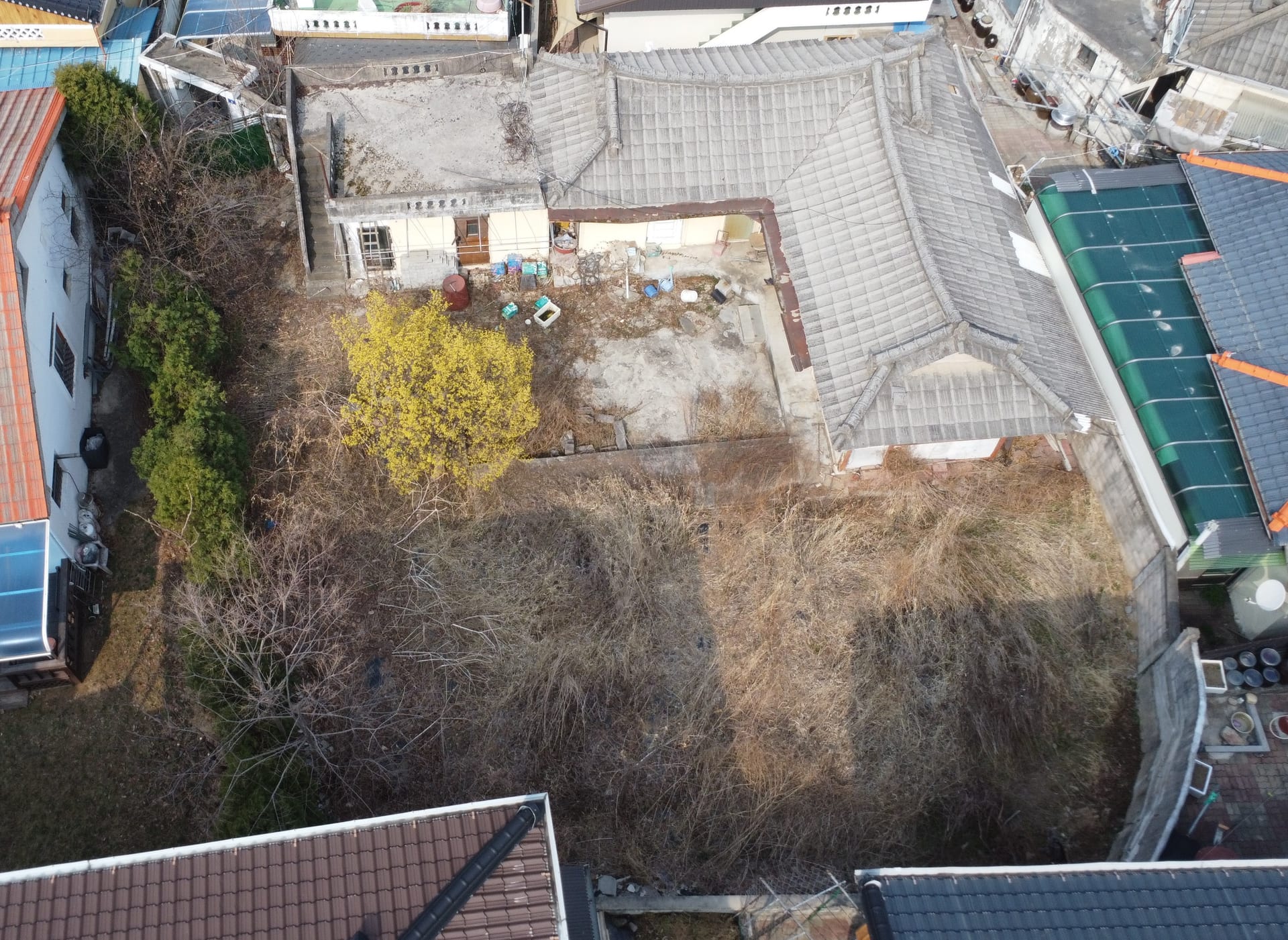 Detached house in downtown Jecheon with a large lot and excellent living infrastructure