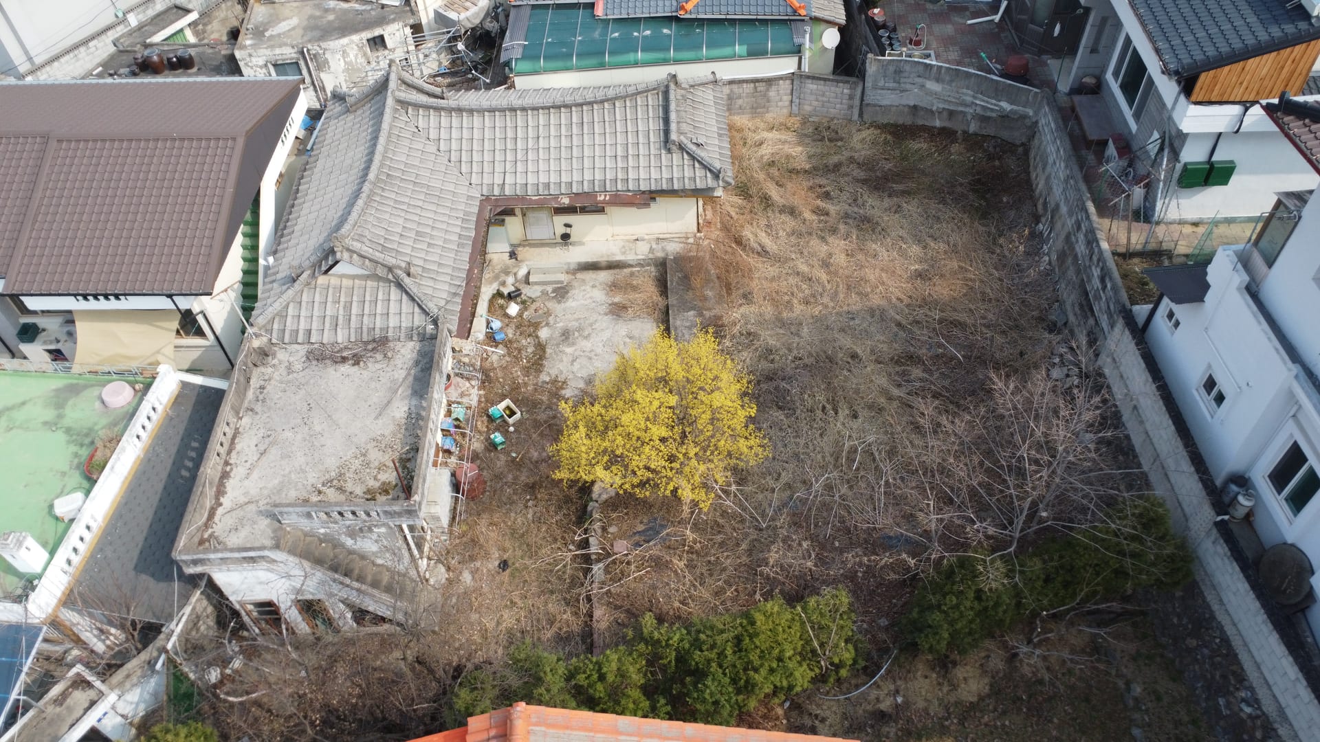 Detached house in downtown Jecheon with a large lot and excellent living infrastructure — image 2