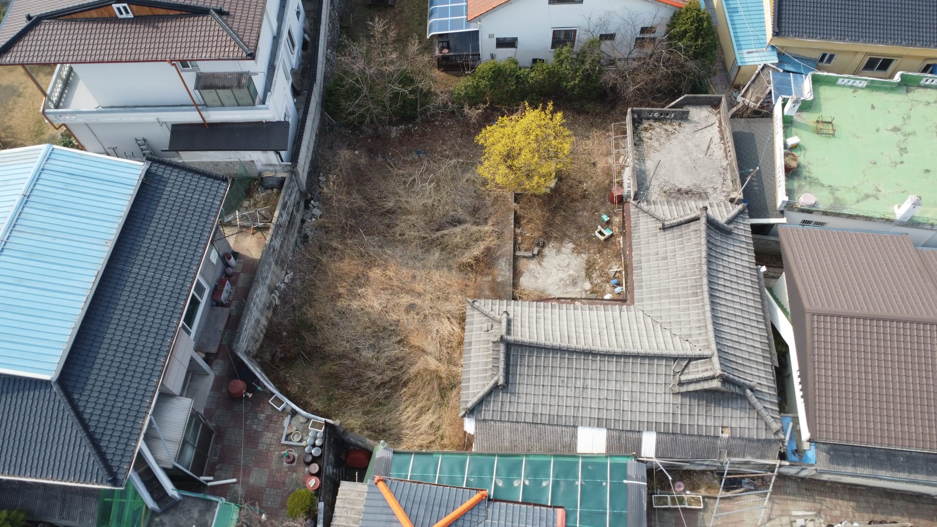 Detached house in downtown Jecheon with a large lot and excellent living infrastructure — image 3