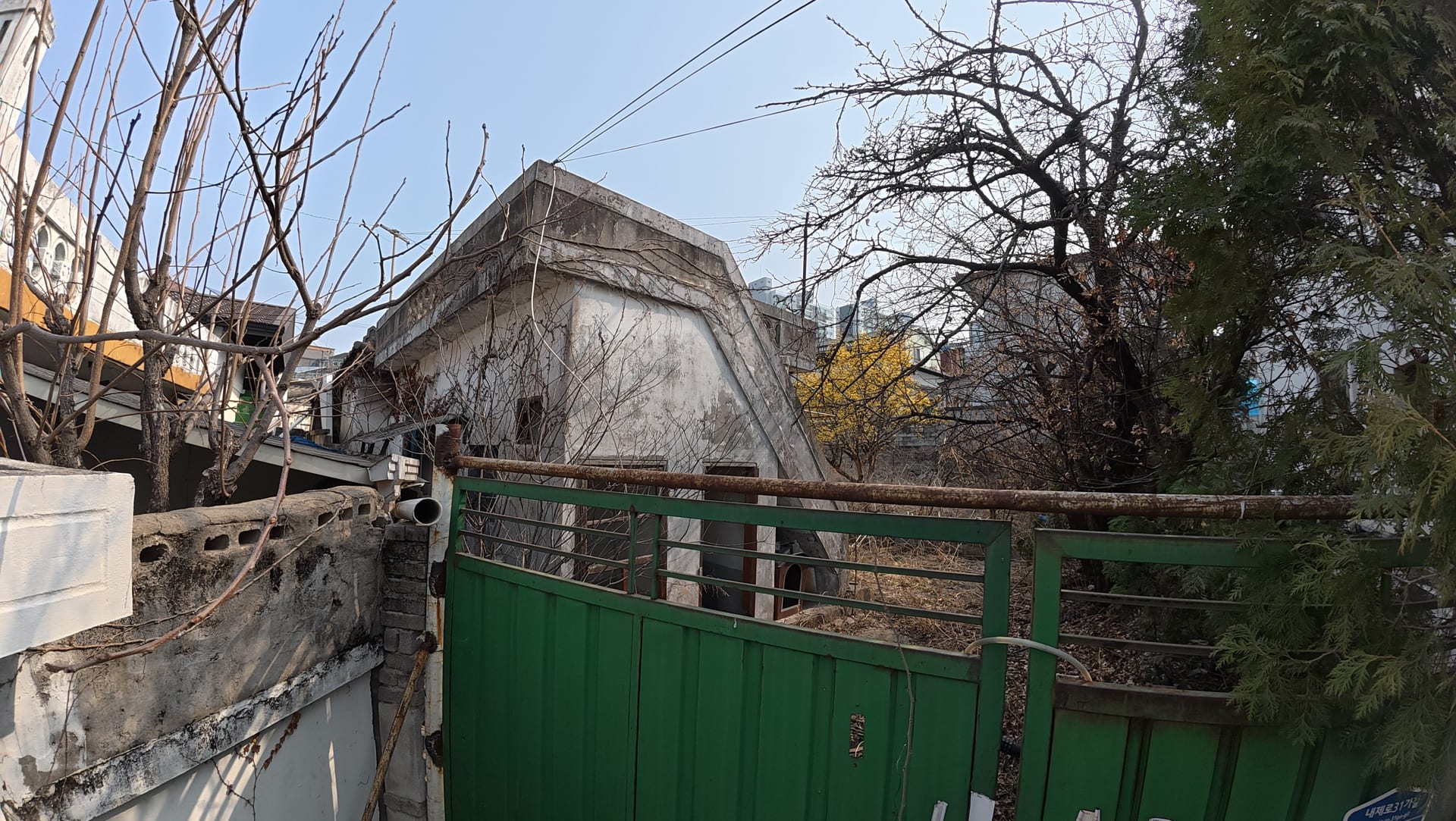 Detached house in downtown Jecheon with a large lot and excellent living infrastructure — image 5