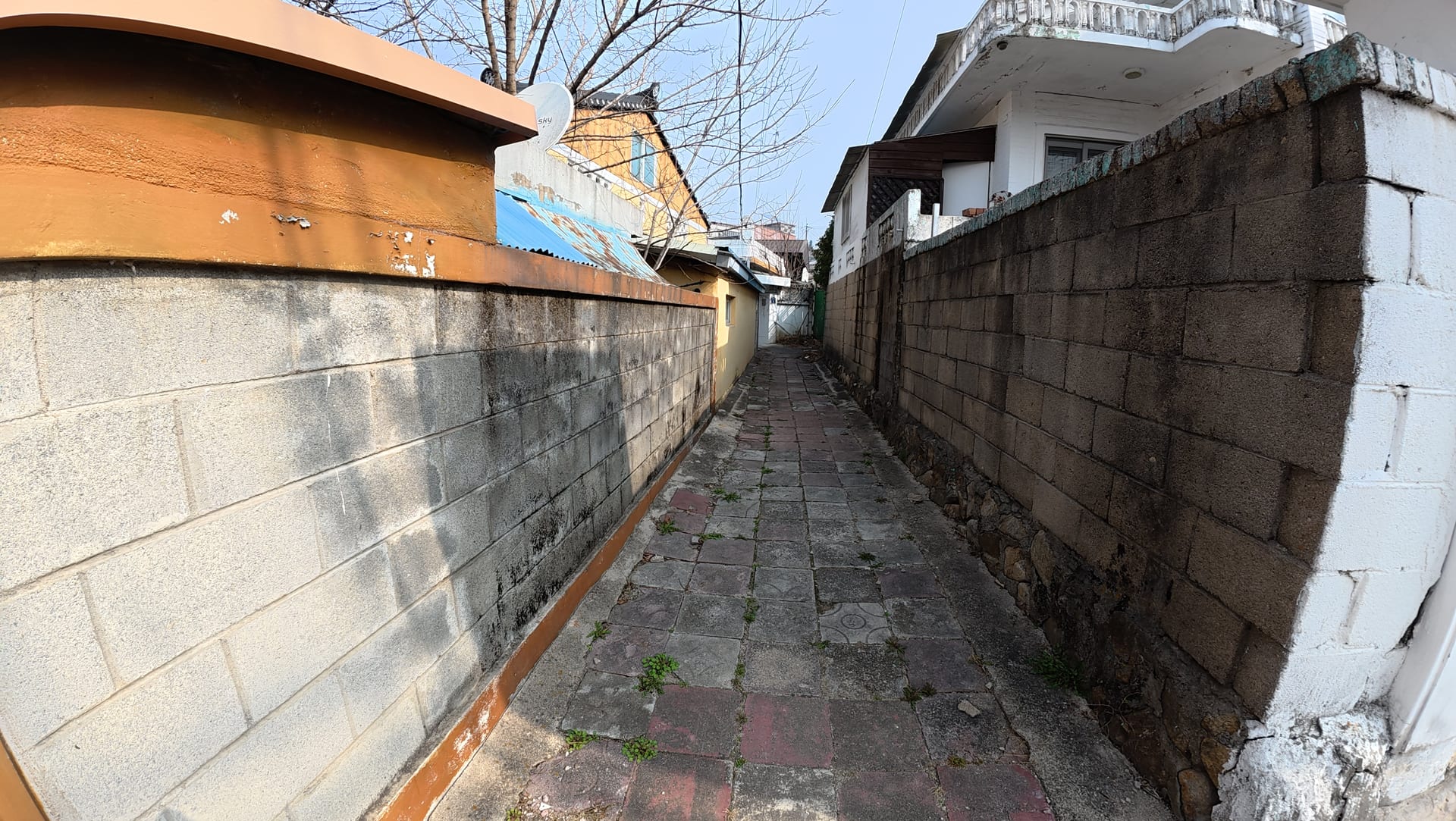 Detached house in downtown Jecheon with a large lot and excellent living infrastructure — image 7