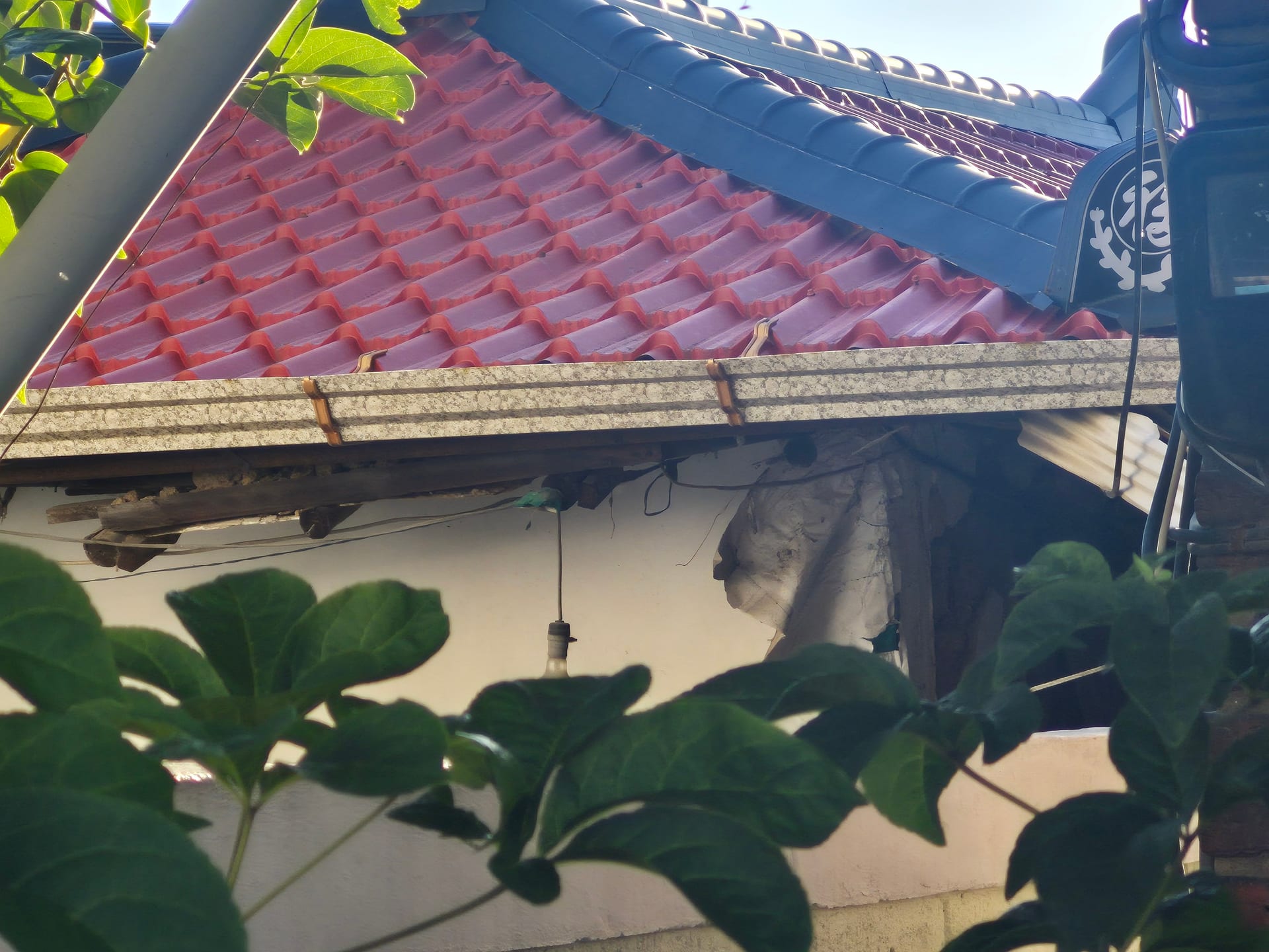 House in a Quiet Residential Area — image 2