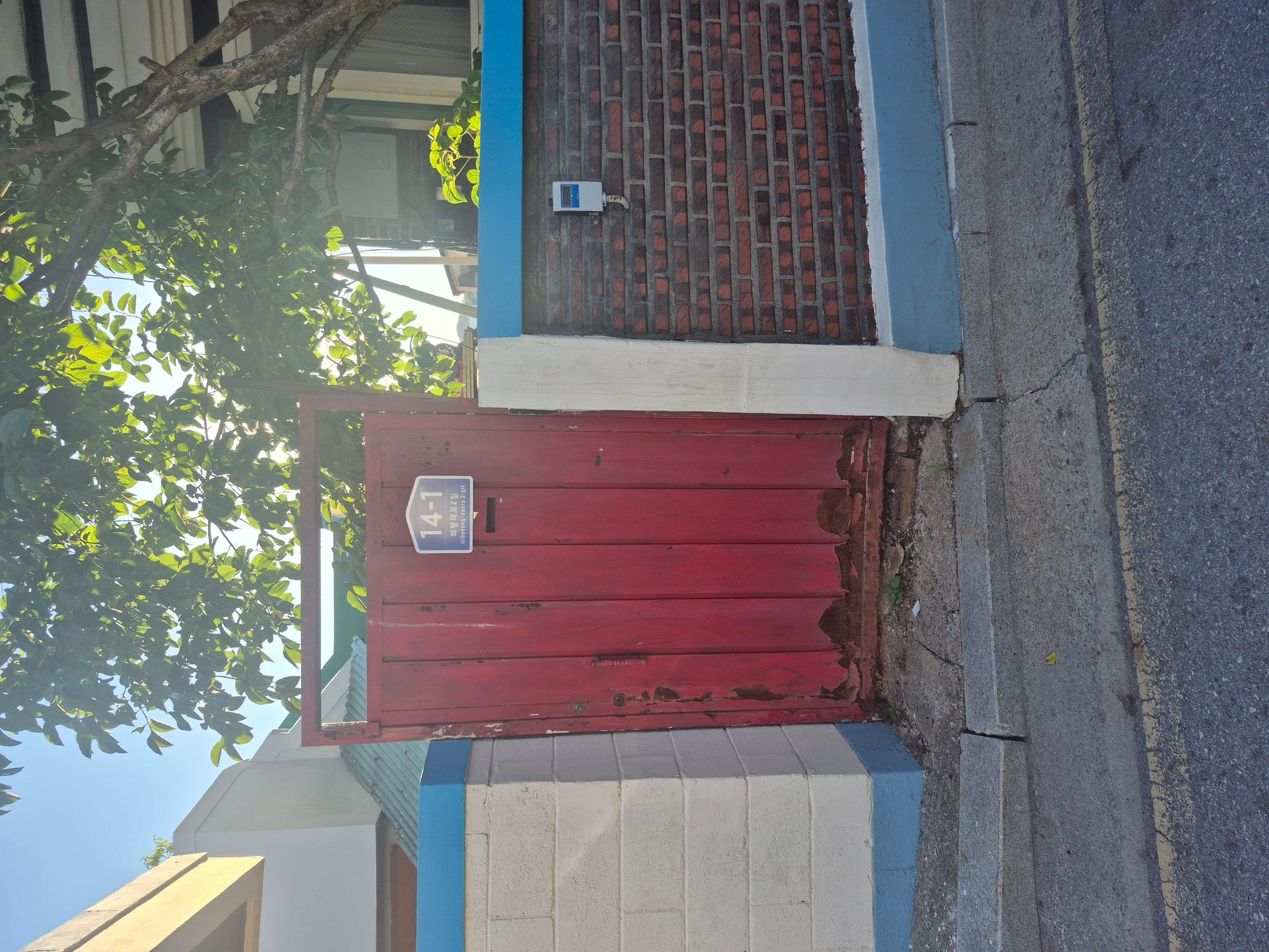 House in a Quiet Residential Area — image 4
