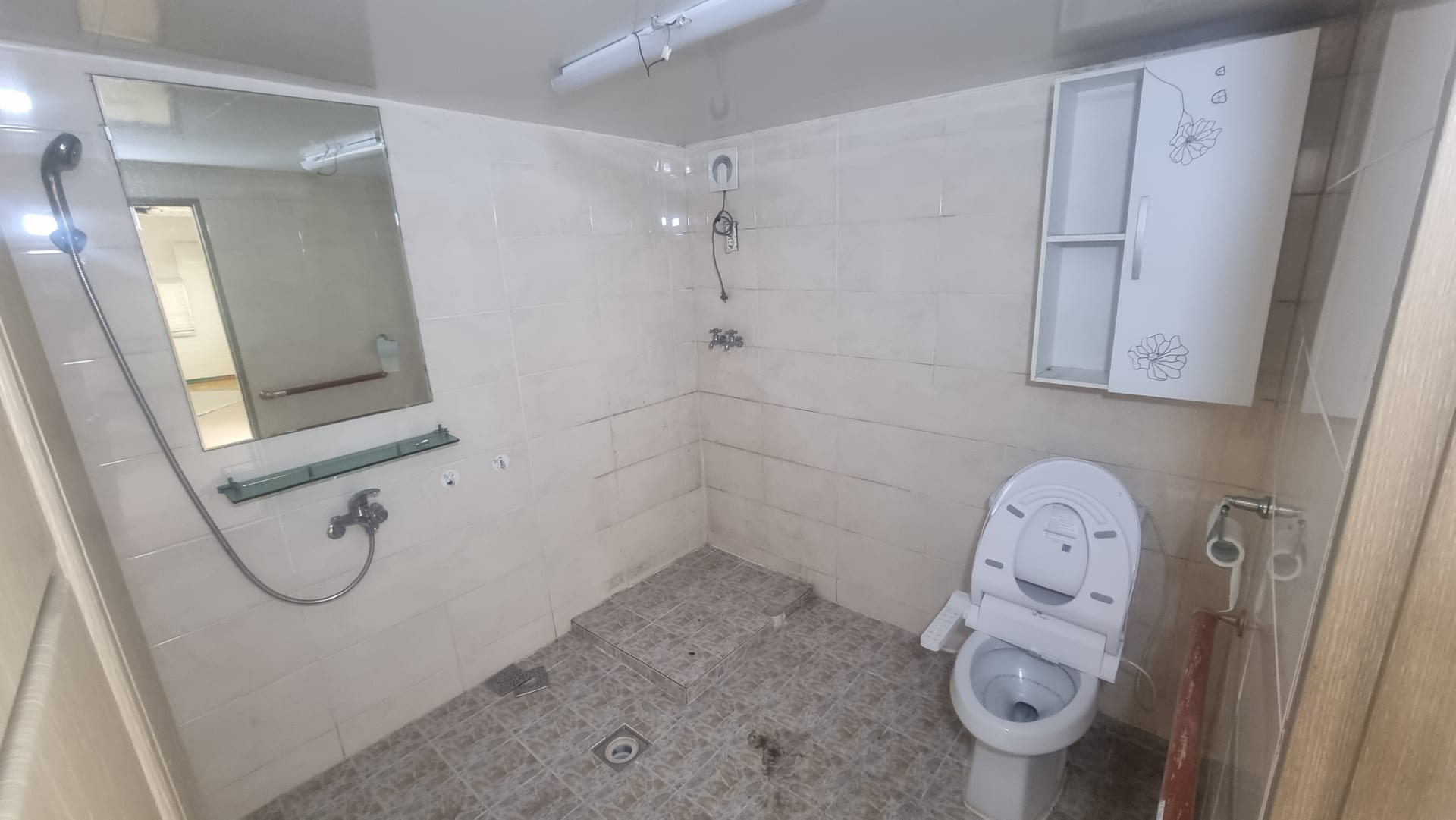 Low-cost detached monthly rental with versatile use — image 5