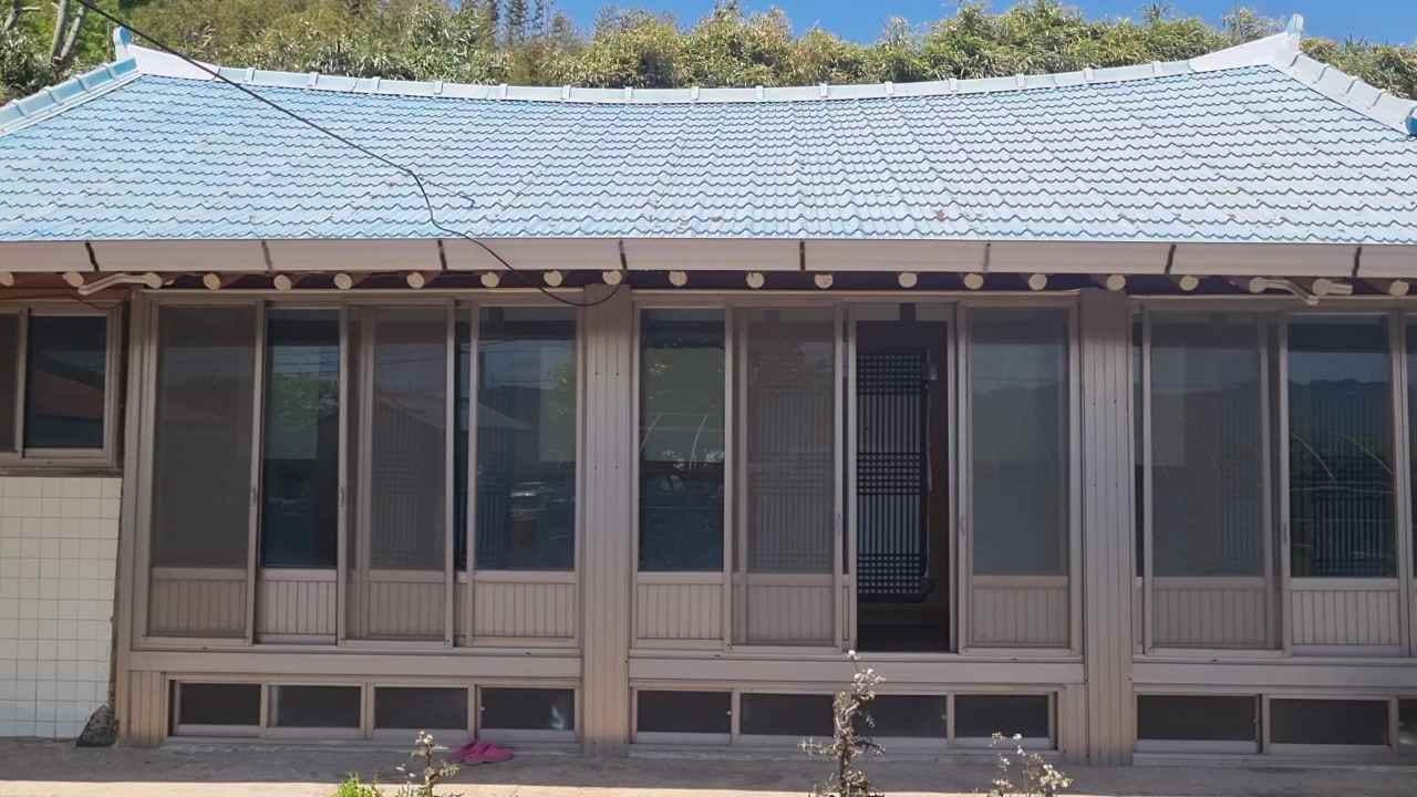 House near the sea with good air and convenient living