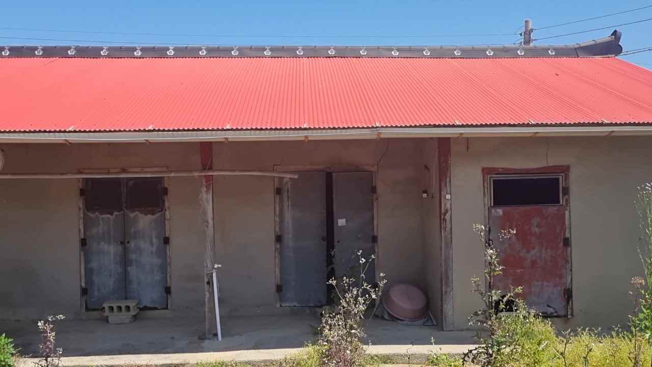 House near the sea with good air and convenient living — image 3