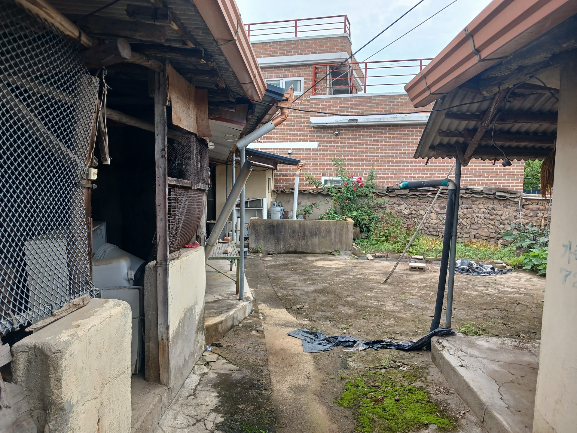 Detached house — image 2