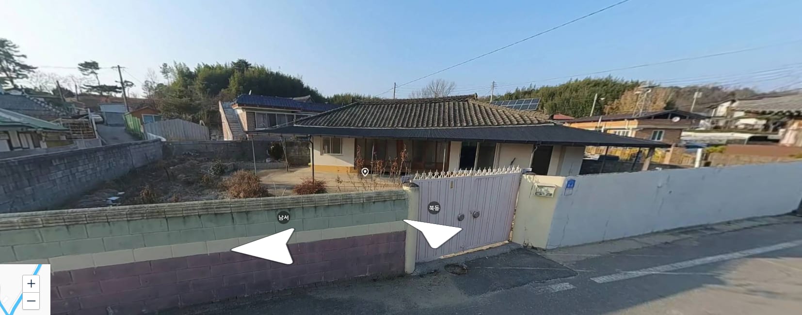 Friendly rural house (large yard, vegetable garden possible)