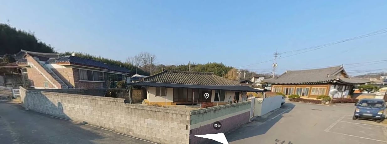 Friendly rural house (large yard, vegetable garden possible) — image 2