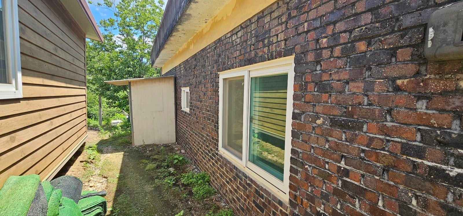 *House in a cozy neighborhood. — image 4