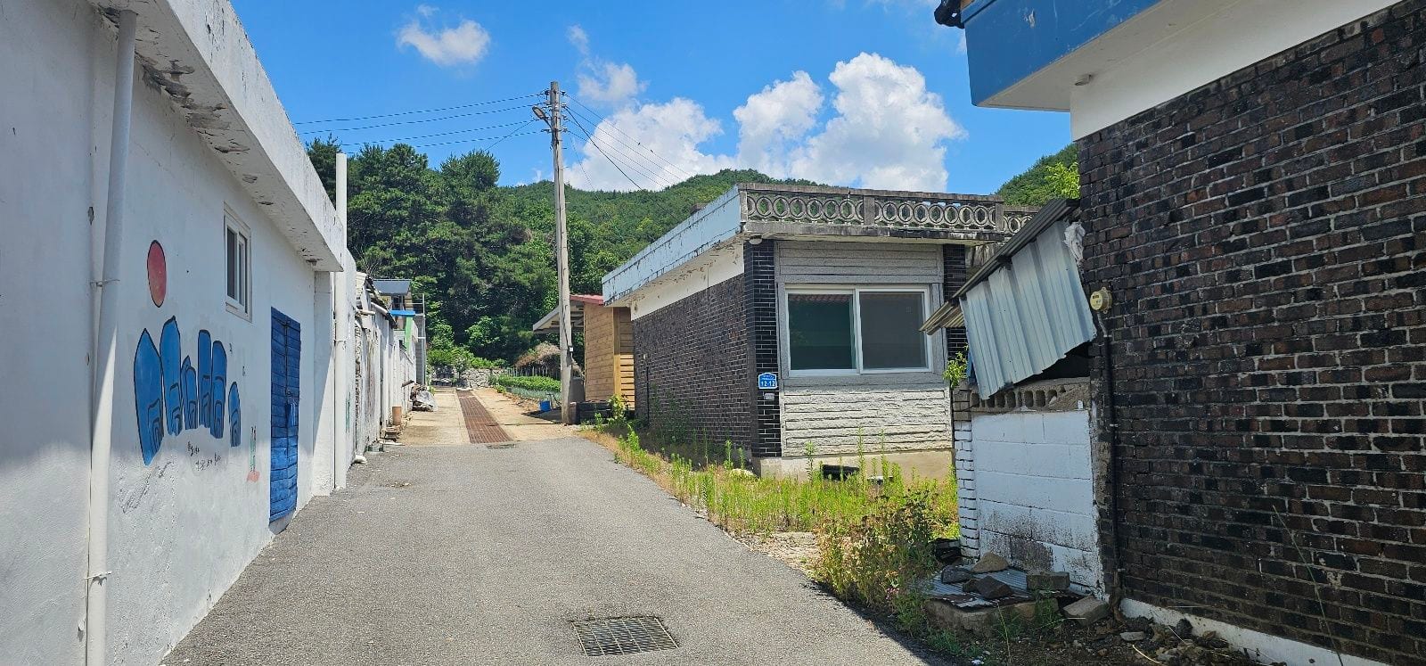 *House in a cozy neighborhood. — image 7