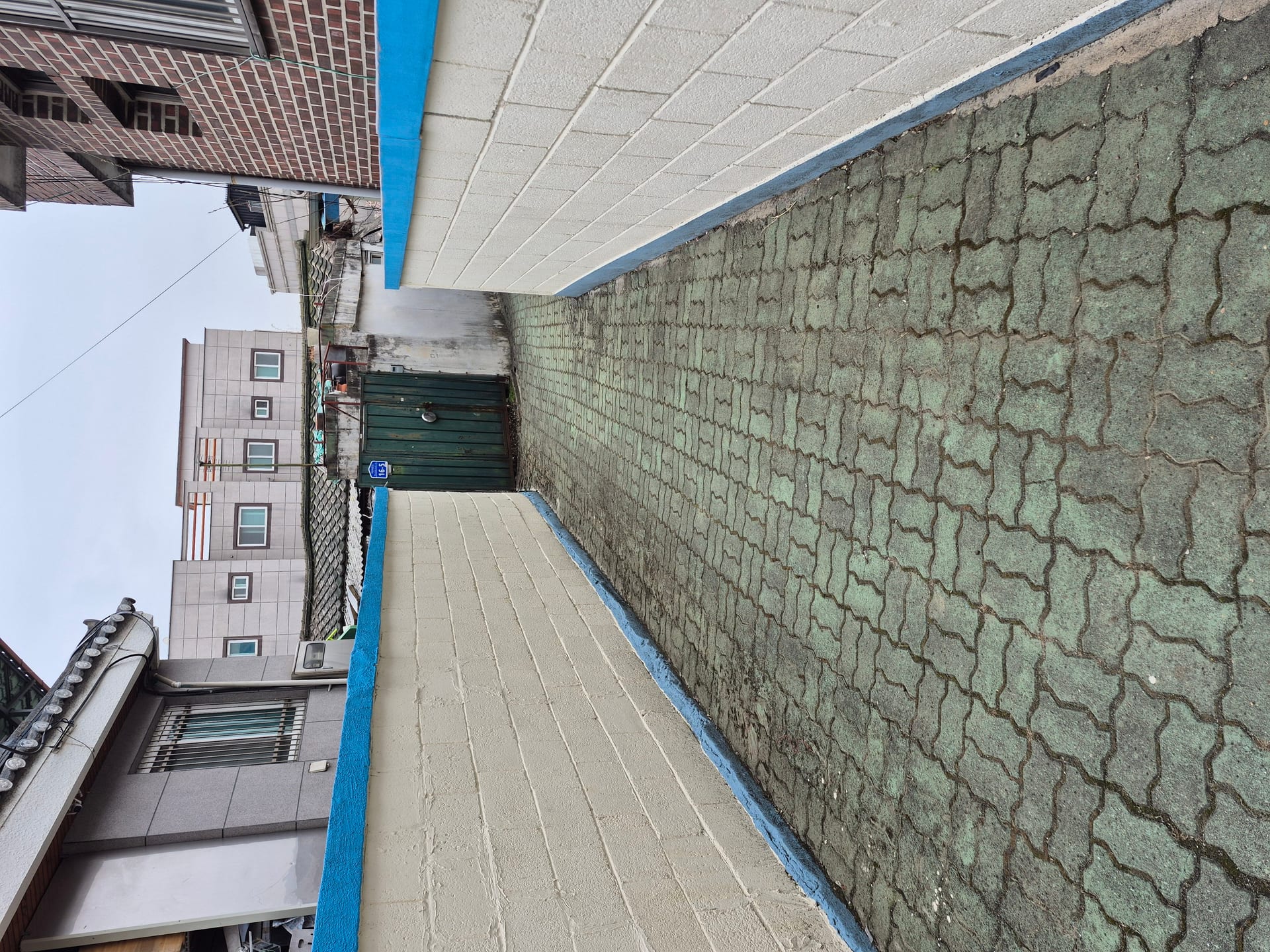 *Affordable house needing full renovation — image 3