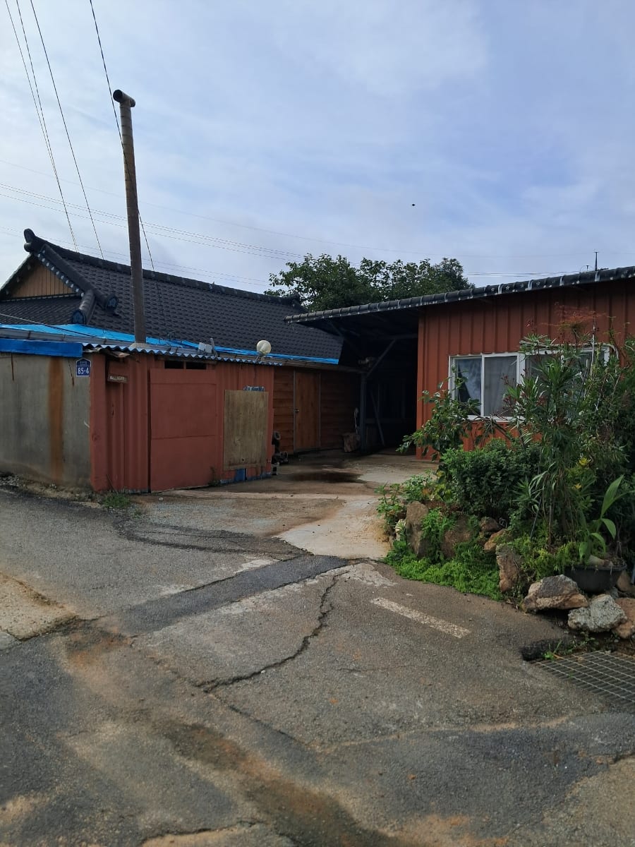 Farmhouse — image 3