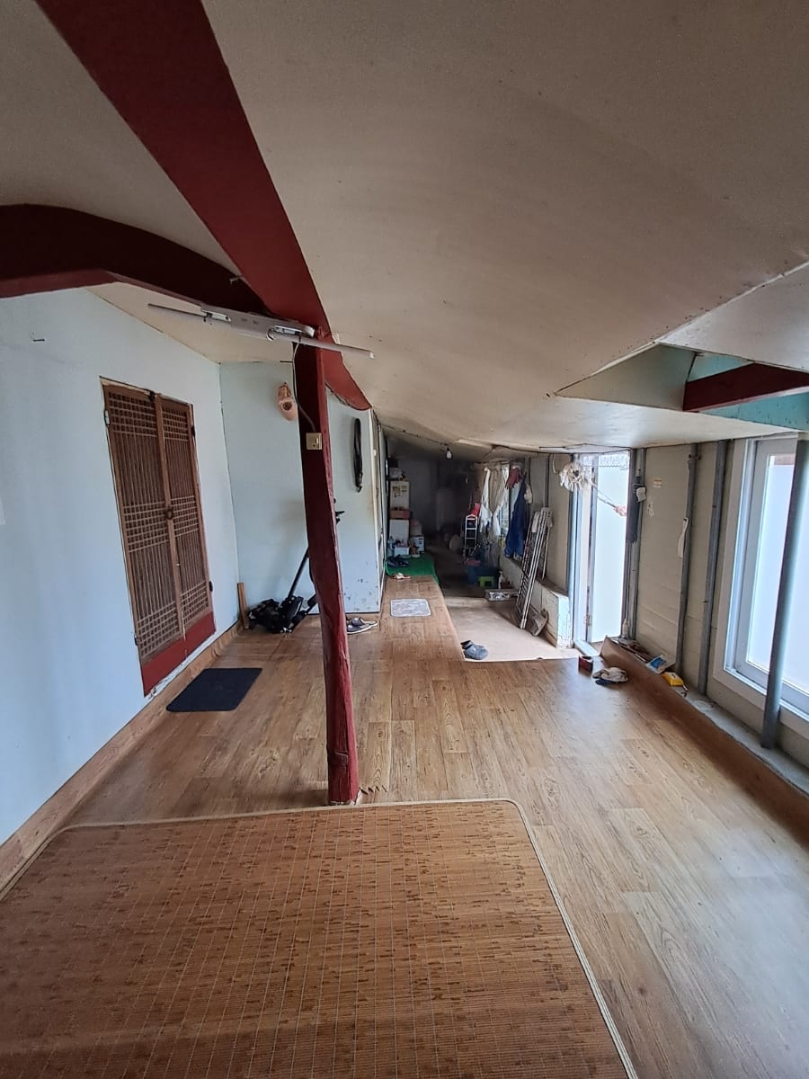 Farmhouse — image 6