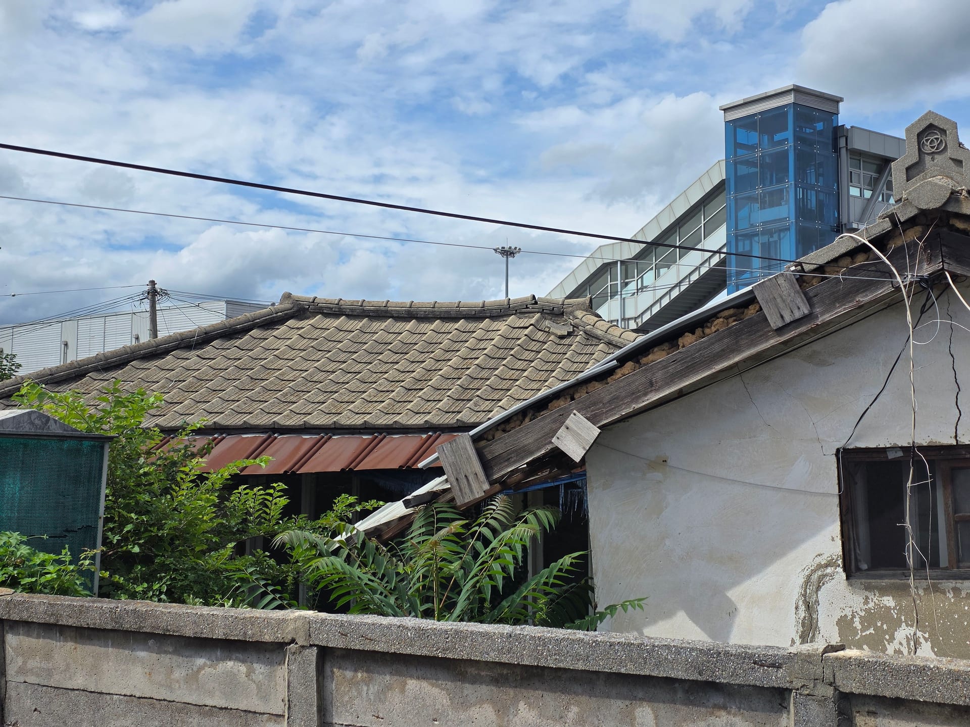 House Adjacent to Jecheon Station — image 3