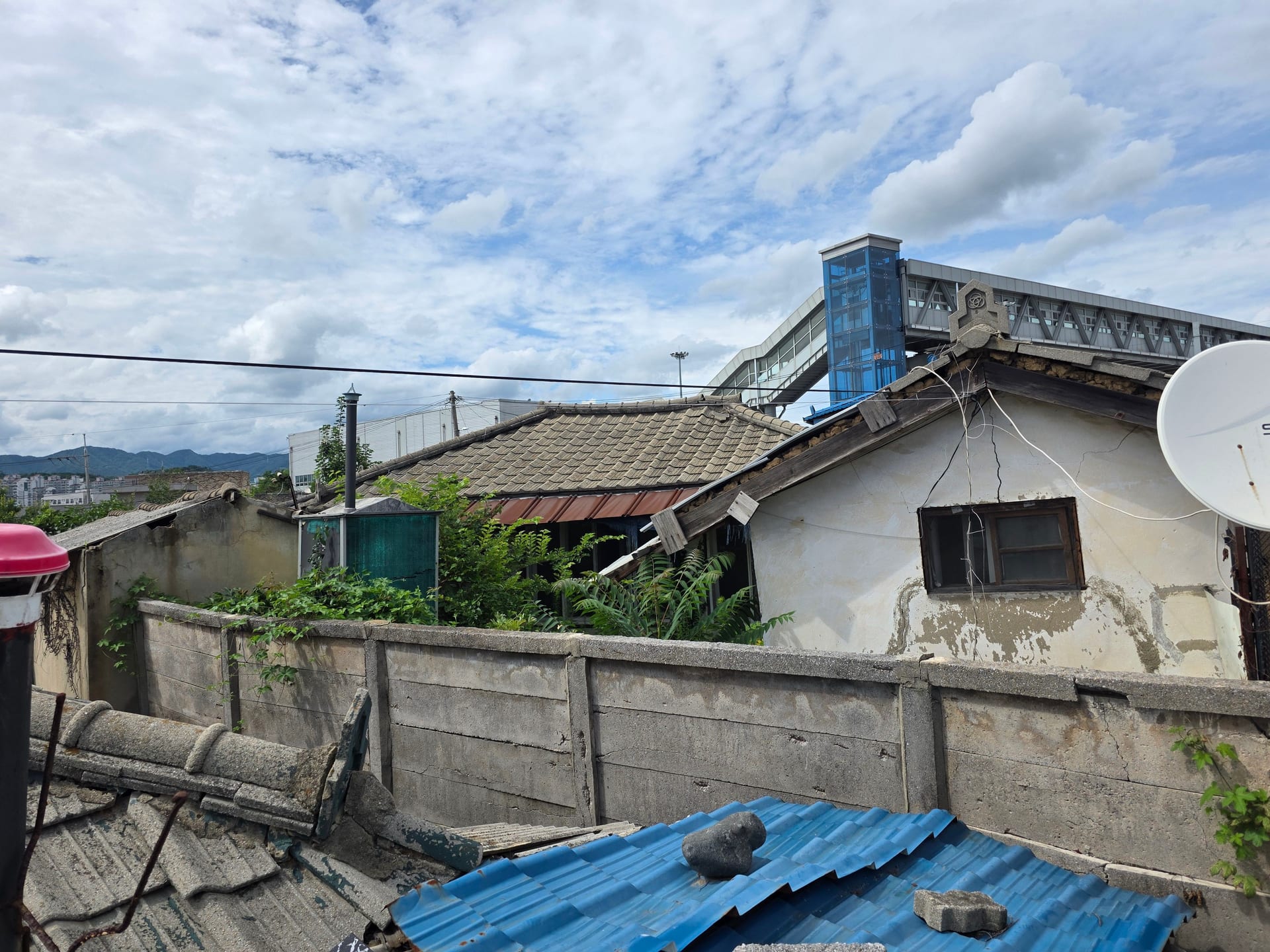 House Adjacent to Jecheon Station — image 4